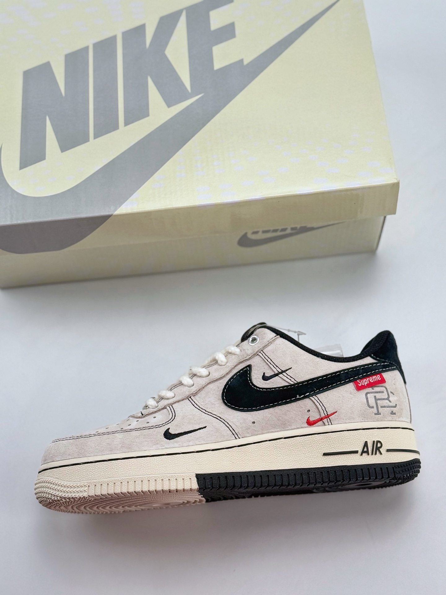 Nike Air Force 1 Low 07 x Reigning Champ x Supreme 灰黑三小钩 SJ6698-021