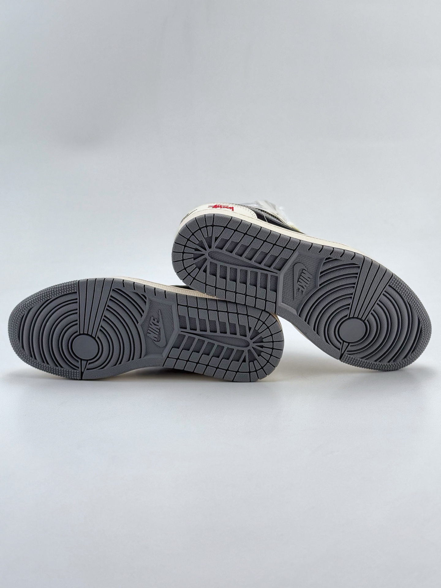 Air Jordan 1 Retro Low x Stussy 白黑小钩满天星  XX3318-509