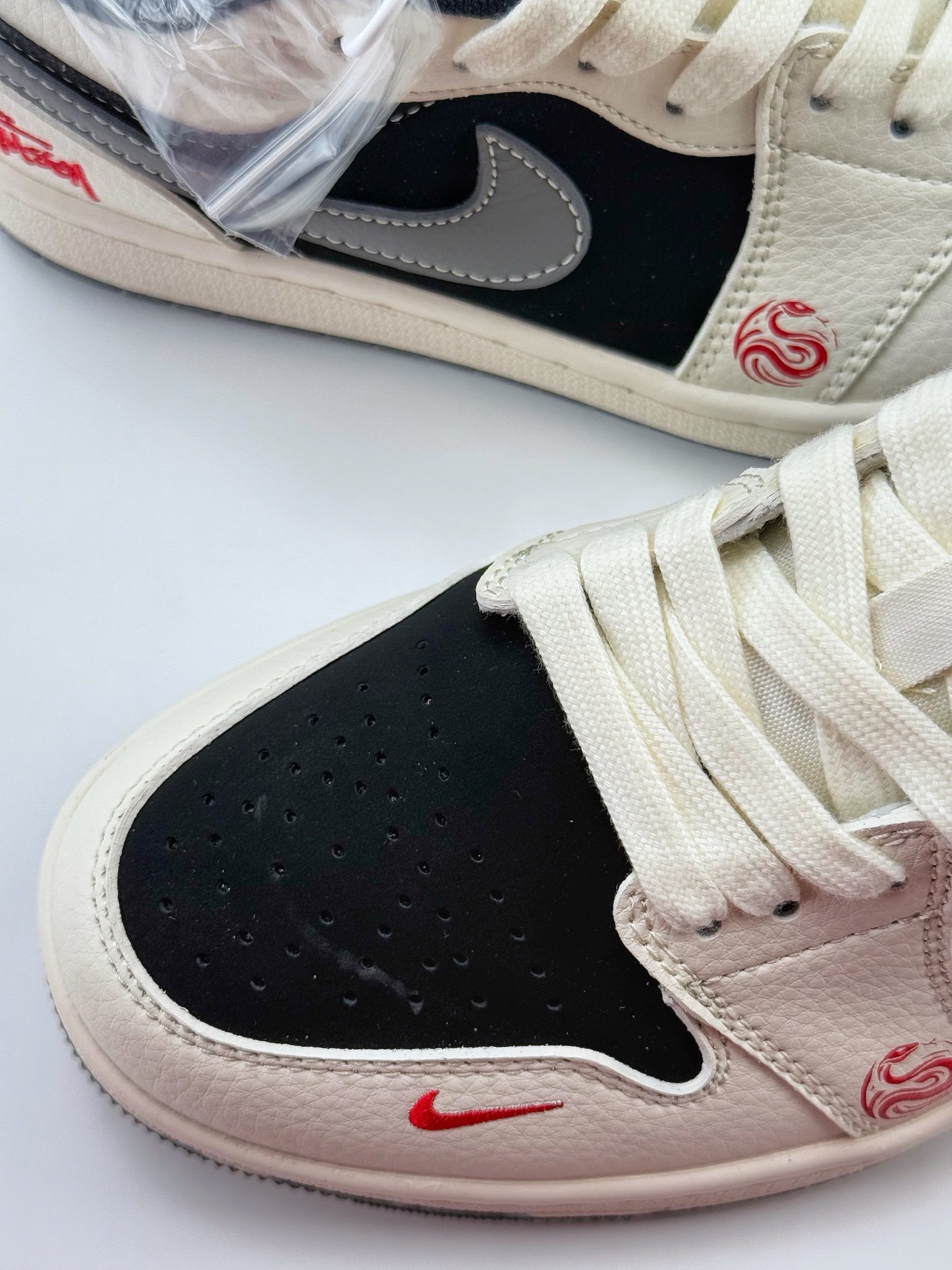 Air Jordan 1 Retro Low x Stussy 白黑小钩满天星  XX3318-509
