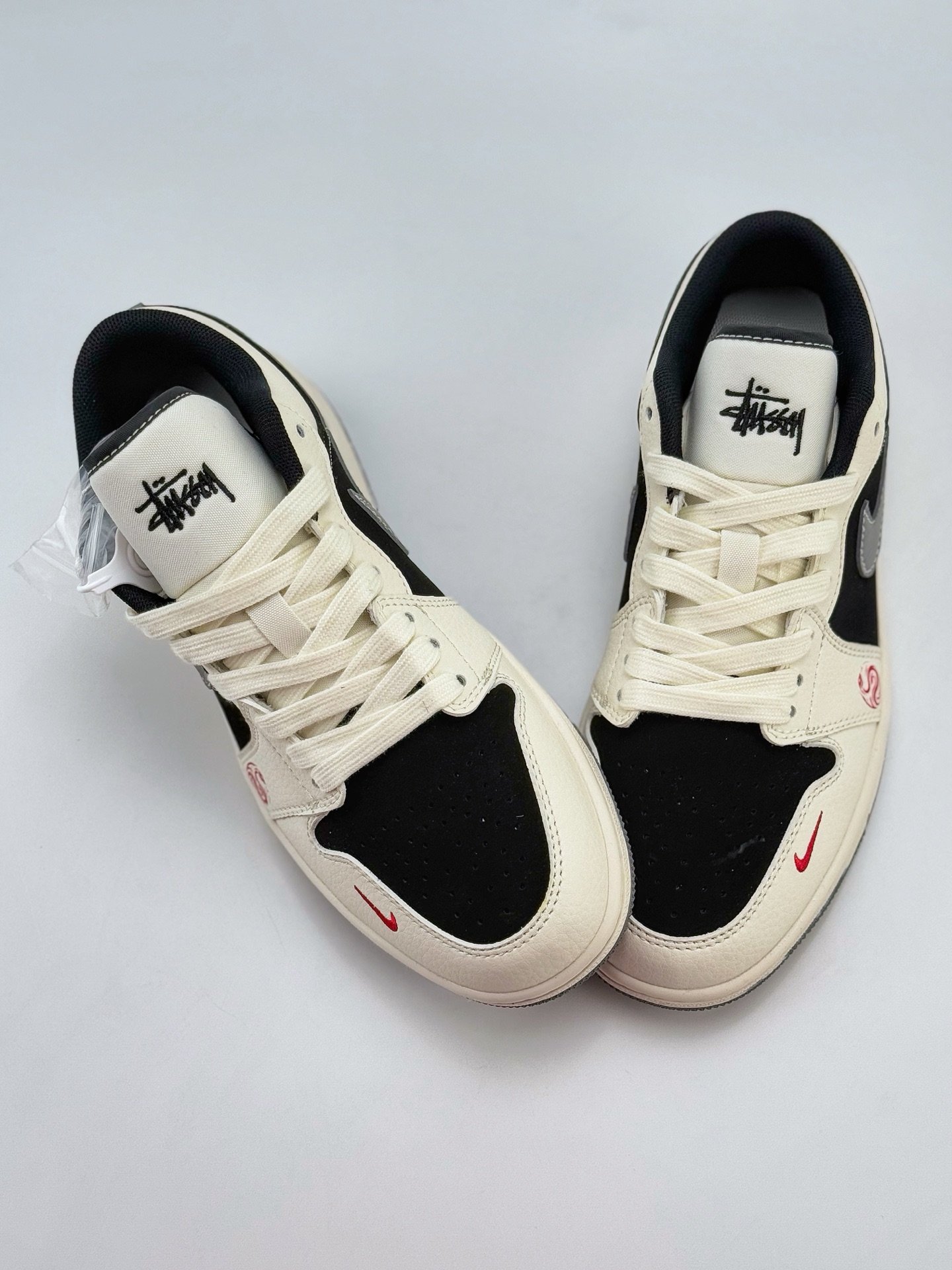 Air Jordan 1 Retro Low x Stussy 白黑小钩满天星  XX3318-509