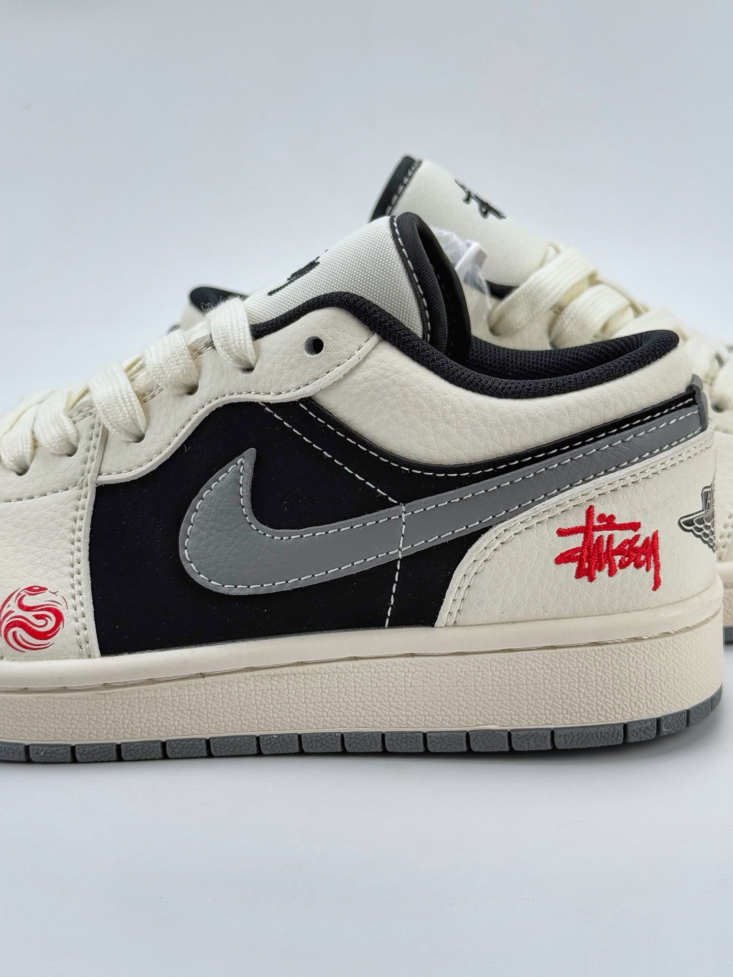 Air Jordan 1 Retro Low x Stussy 白黑小钩满天星  XX3318-509