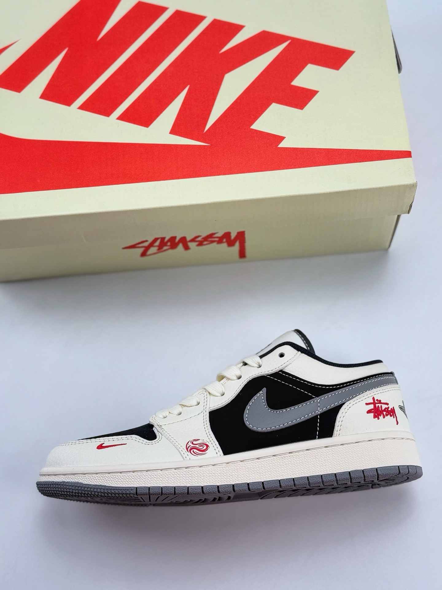 Air Jordan 1 Retro Low x Stussy 白黑小钩满天星  XX3318-509