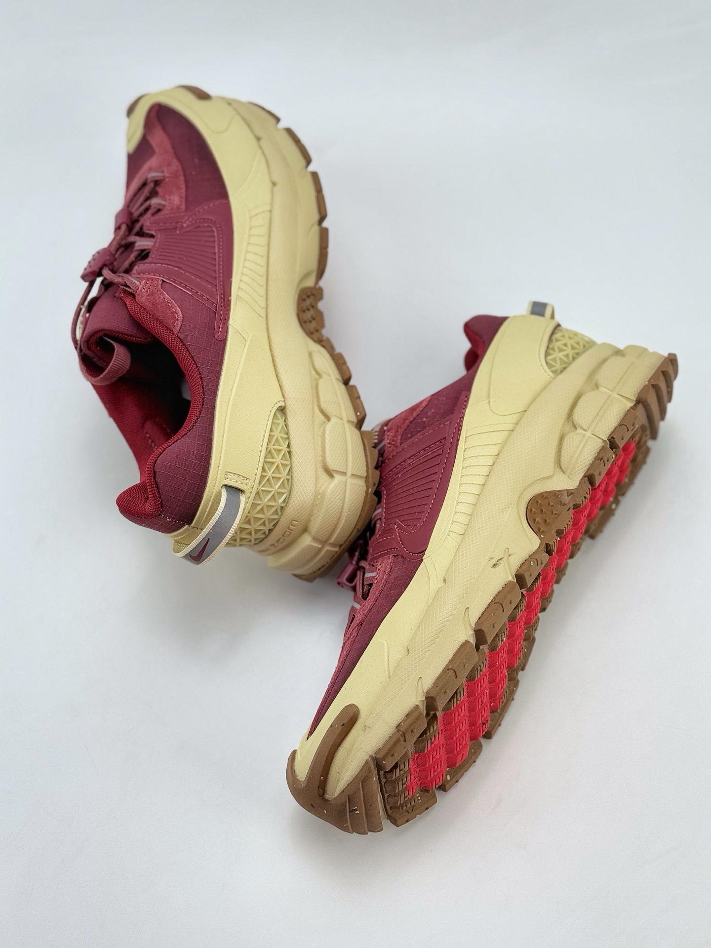 Nike Air Zoom Vomero 5 Roam 棕红 登月5代回弹缓震跑步鞋  HQ2181-700
