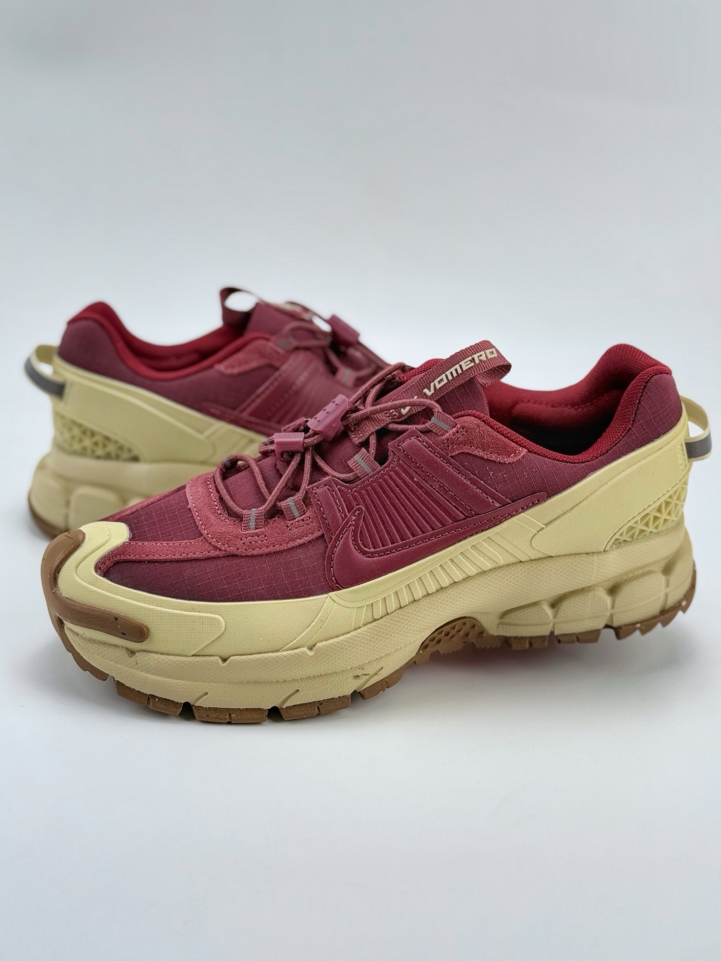 Nike Air Zoom Vomero 5 Roam 棕红 登月5代回弹缓震跑步鞋  HQ2181-700