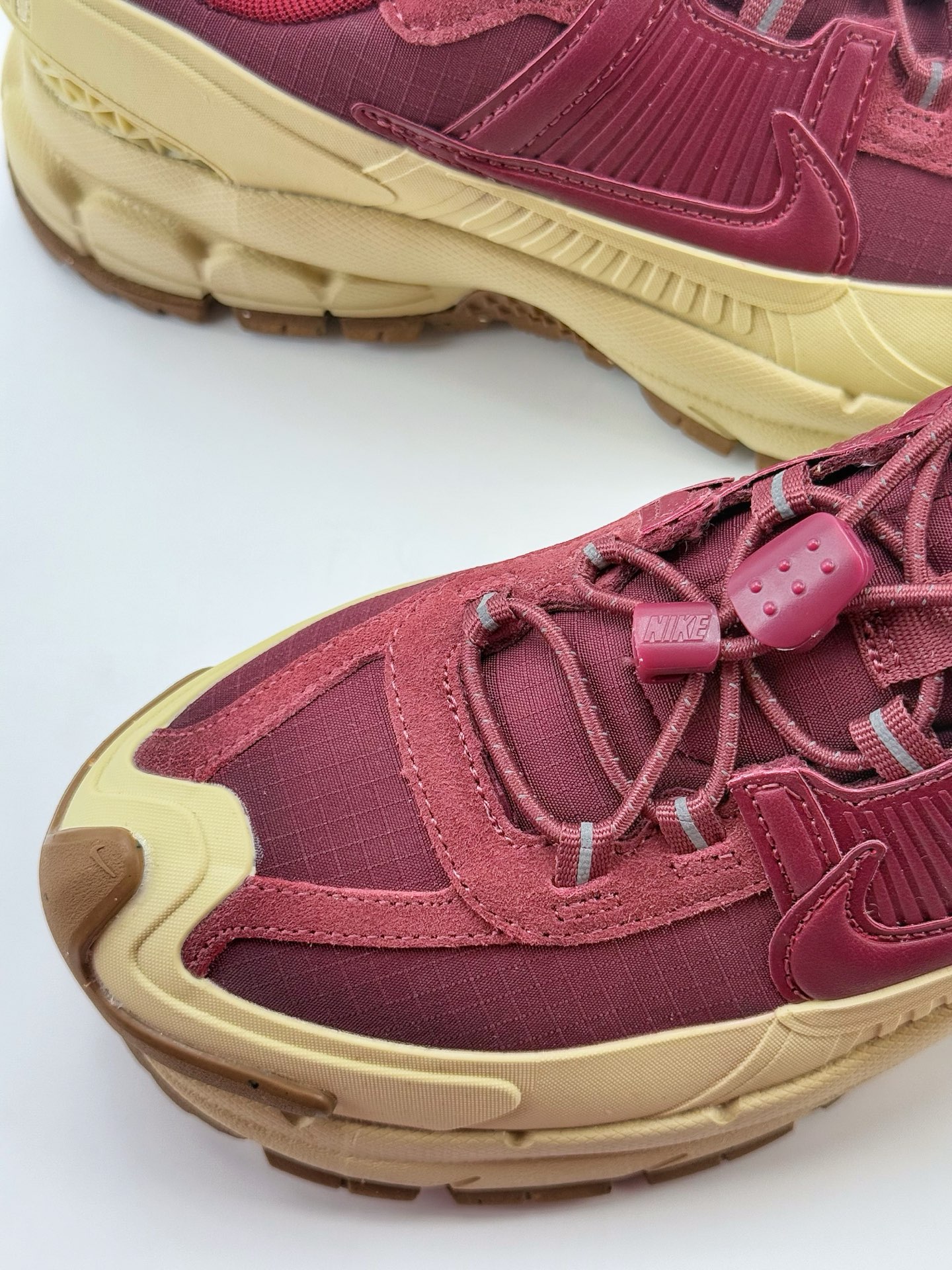 Nike Air Zoom Vomero 5 Roam 棕红 登月5代回弹缓震跑步鞋  HQ2181-700