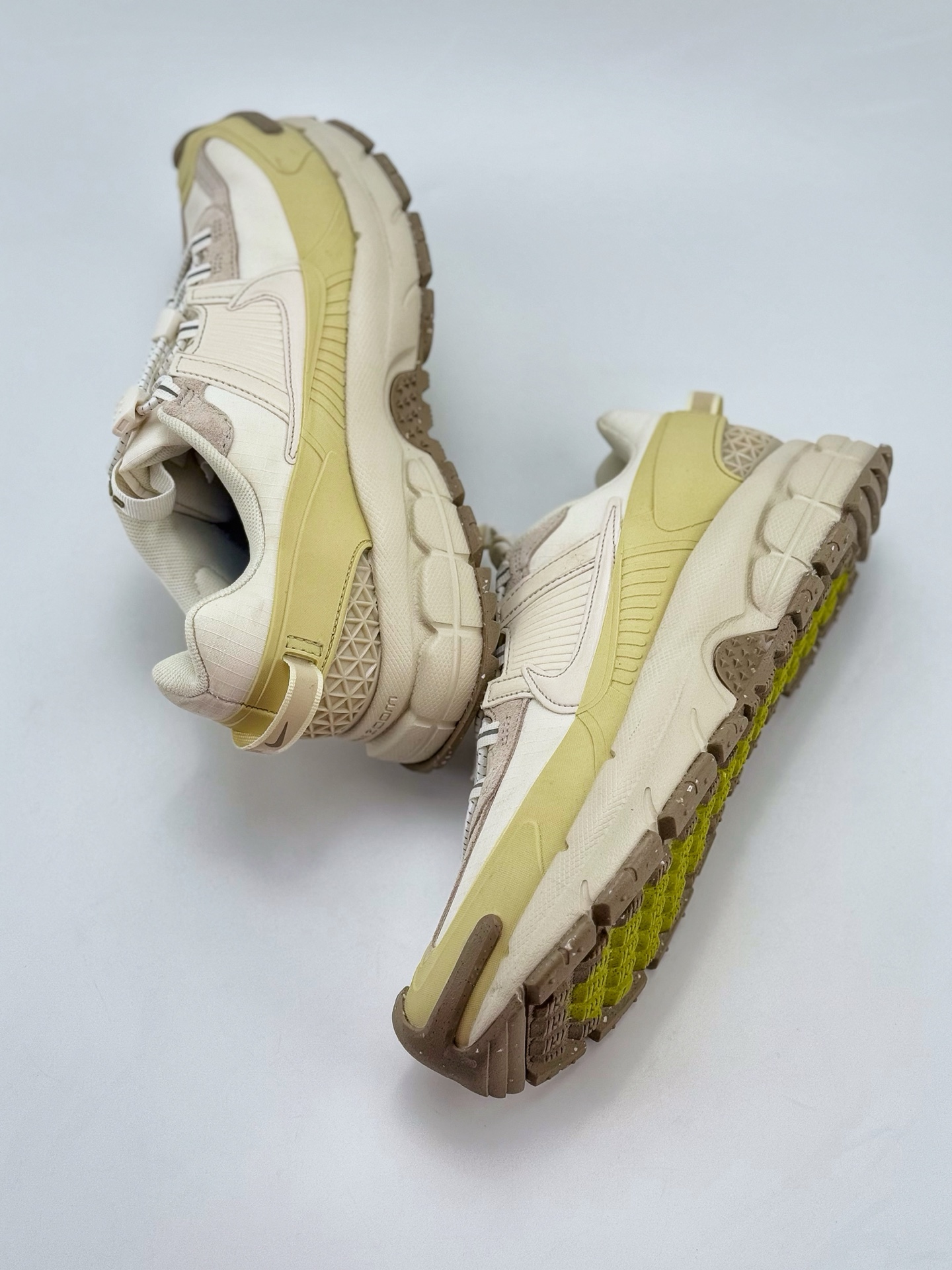 Nike Air Zoom Vomero 5 Roam 米黄 登月5代回弹缓震跑步鞋 HQ2181-101