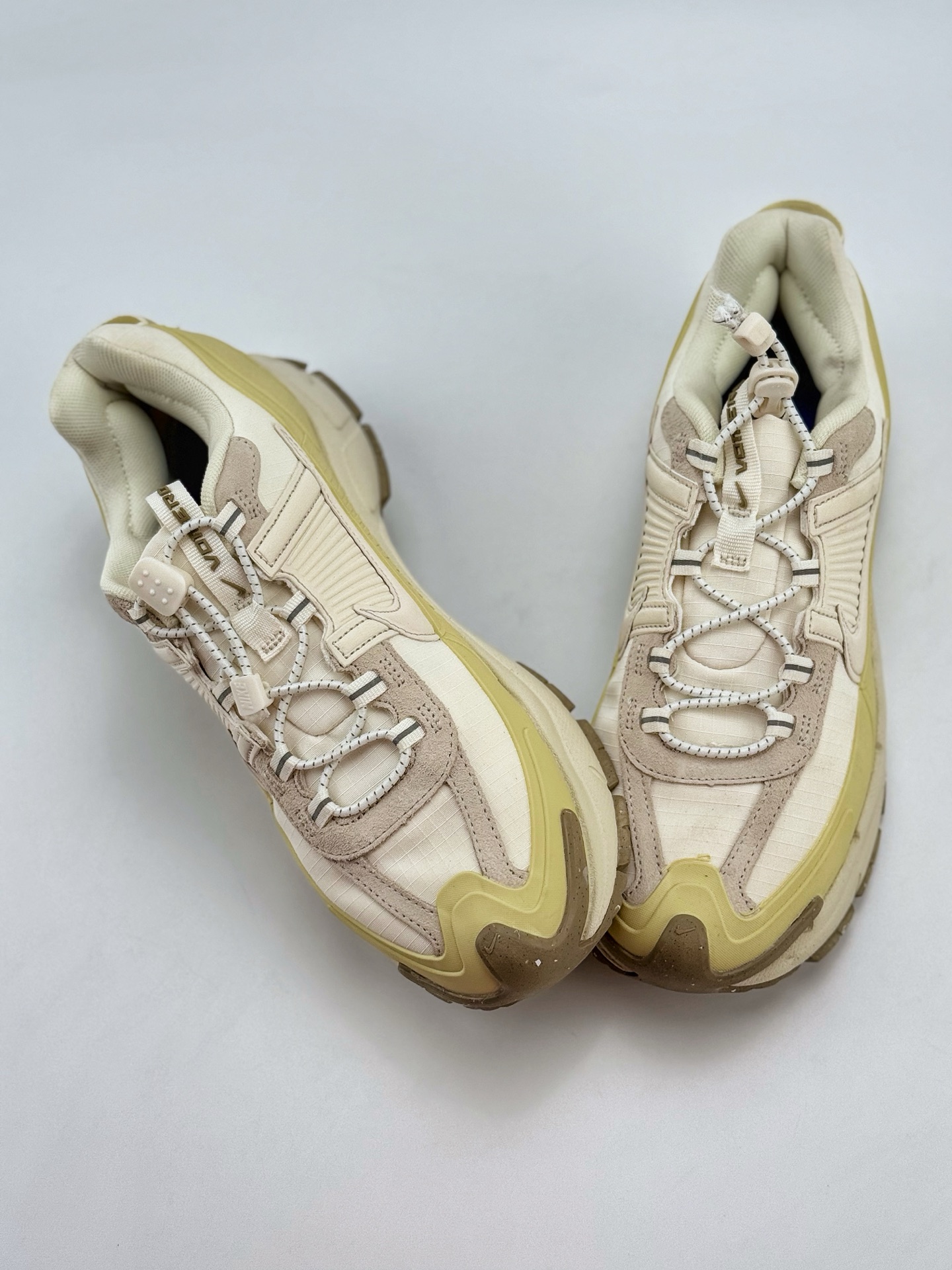 Nike Air Zoom Vomero 5 Roam 米黄 登月5代回弹缓震跑步鞋 HQ2181-101