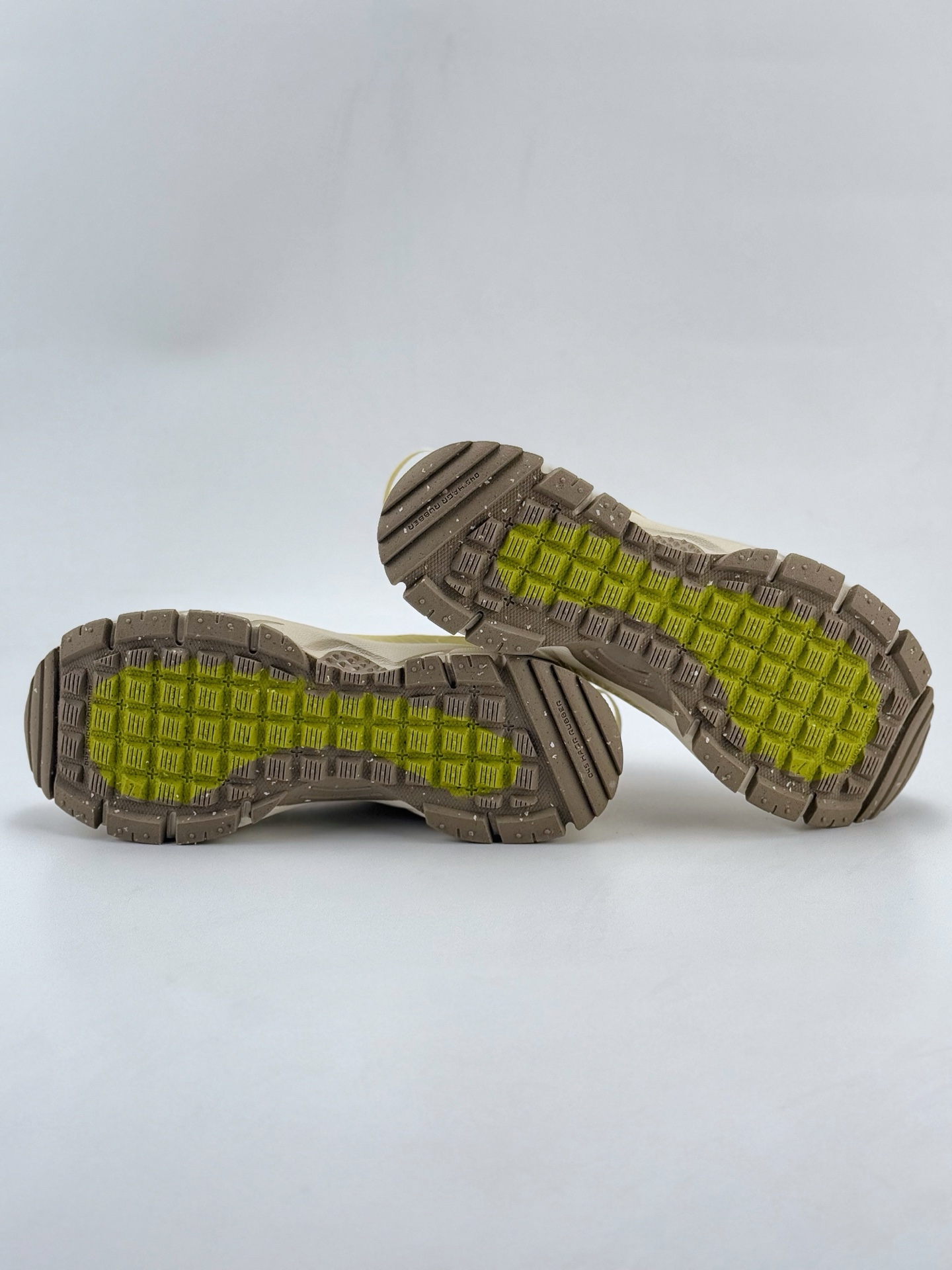 Nike Air Zoom Vomero 5 Roam 米黄 登月5代回弹缓震跑步鞋 HQ2181-101