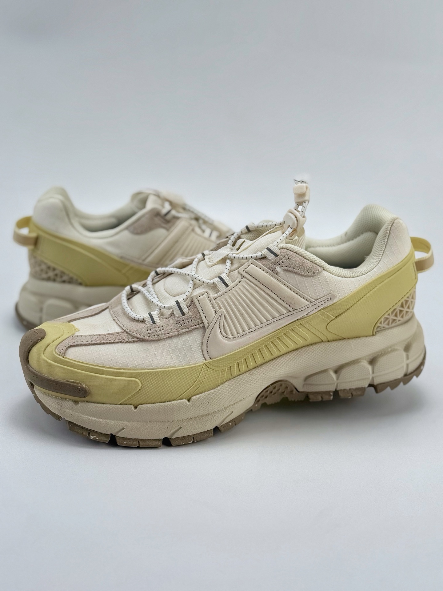 Nike Air Zoom Vomero 5 Roam 米黄 登月5代回弹缓震跑步鞋 HQ2181-101