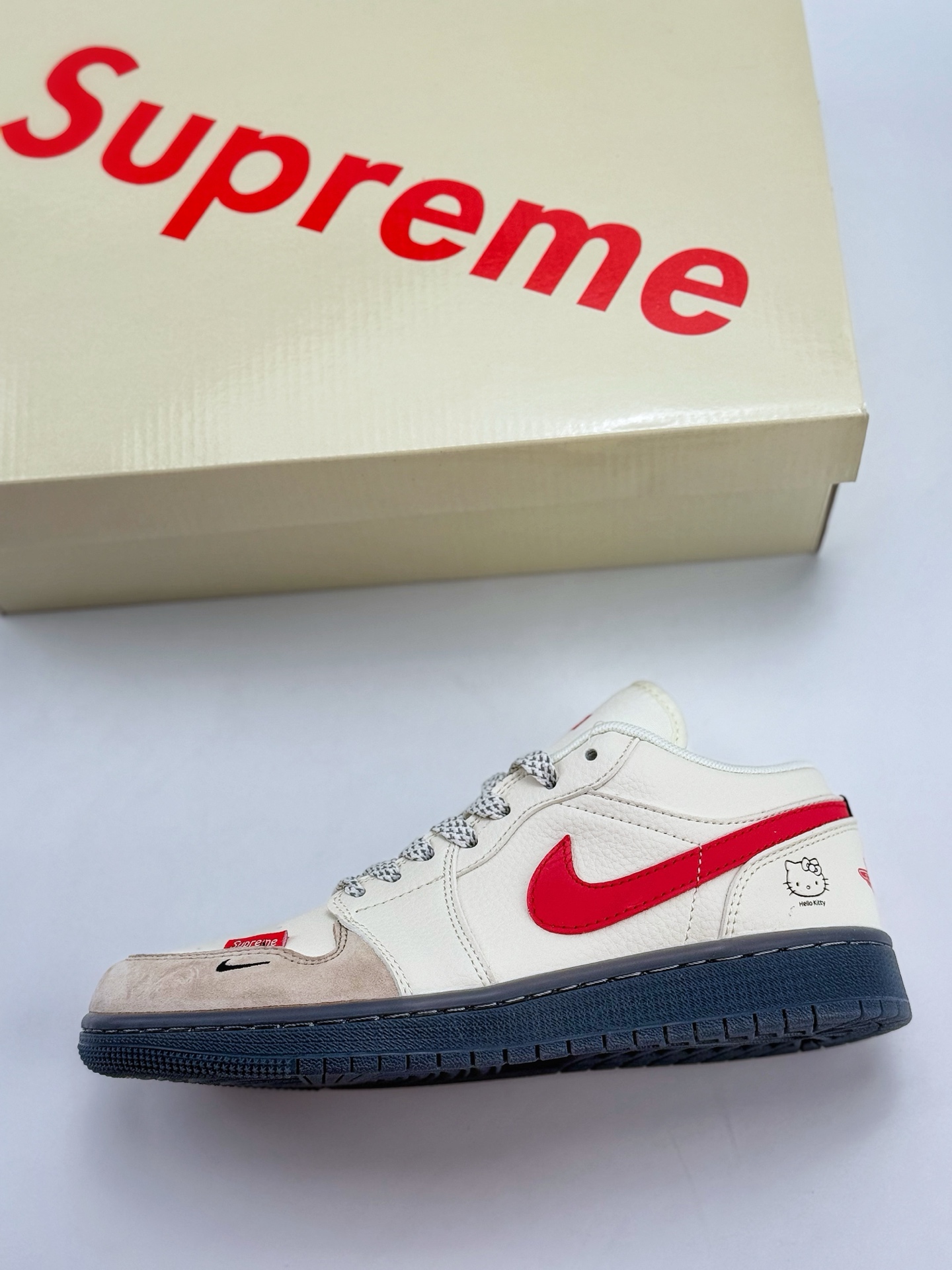 Nike SB Dunk Low x Hello Kitty/凯蒂猫 米黄小钩满天星  XF8698-037
