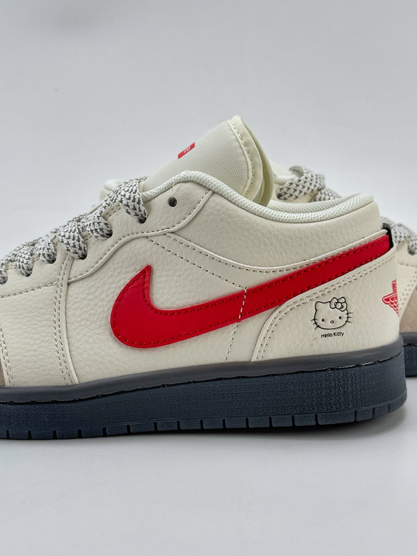 Nike SB Dunk Low x Hello Kitty/凯蒂猫 米黄小钩满天星  XF8698-037