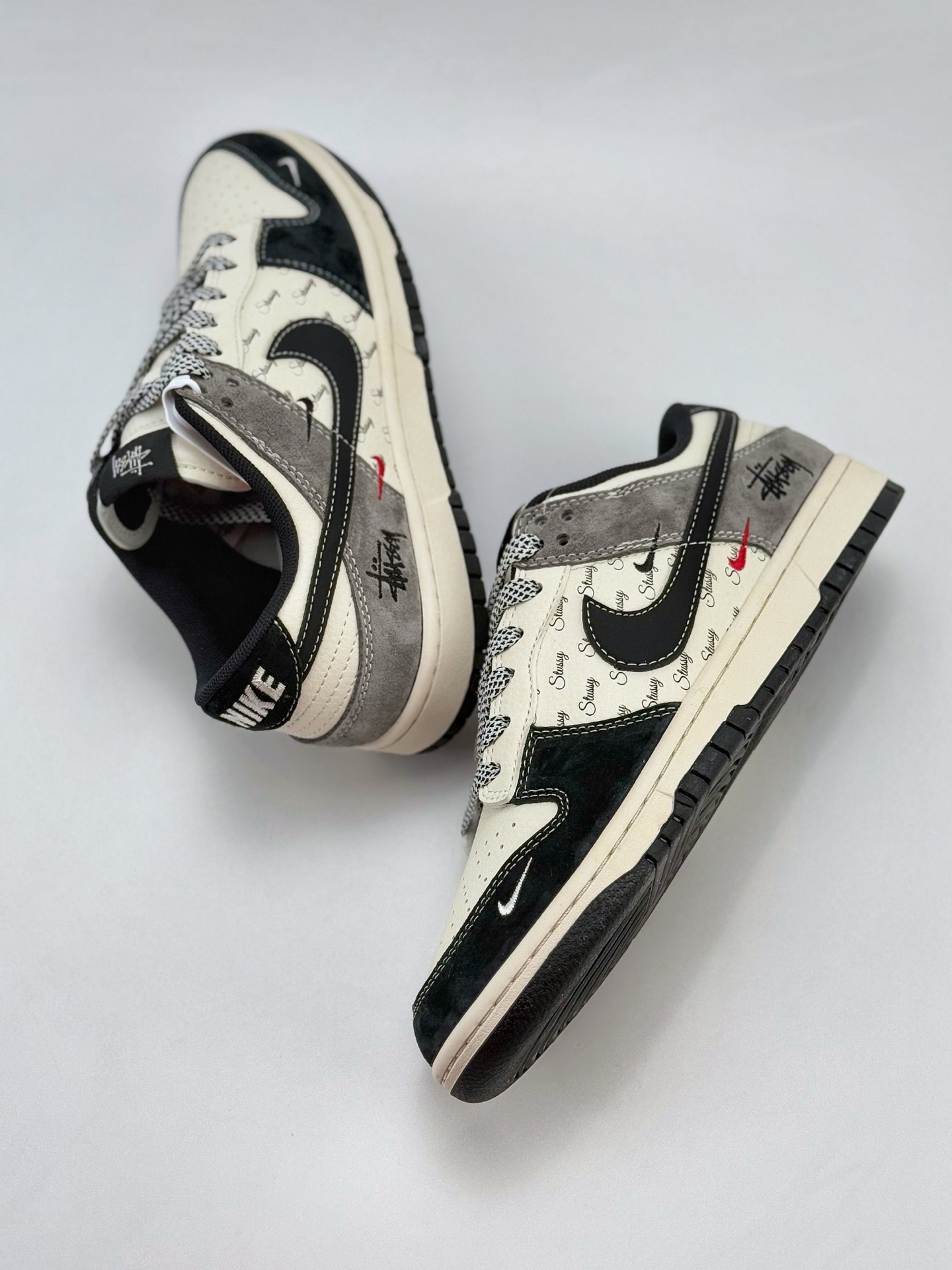 Nike SB Dunk Low x Stussy 蛇年限定 白黑灰三小钩满天星 XF8698-039