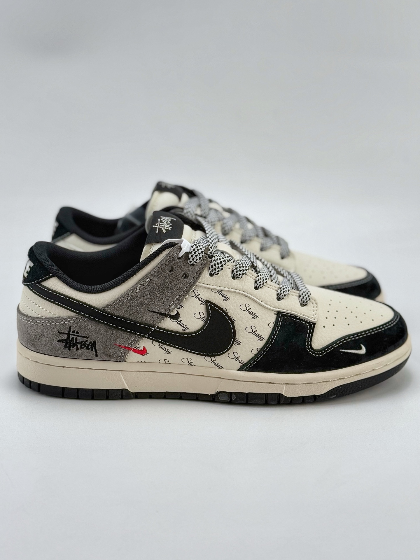 Nike SB Dunk Low x Stussy 蛇年限定 白黑灰三小钩满天星 XF8698-039