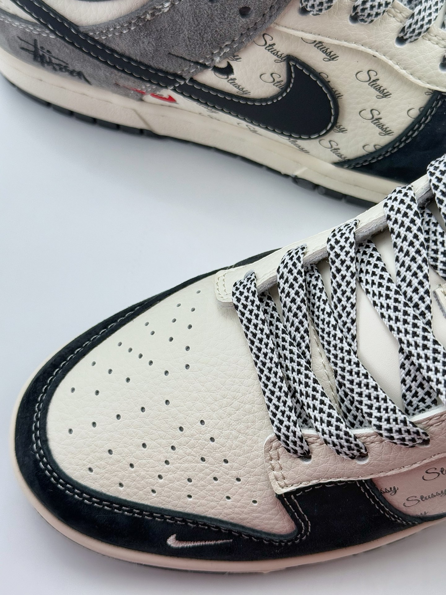 Nike SB Dunk Low x Stussy 蛇年限定 白黑灰三小钩满天星 XF8698-039