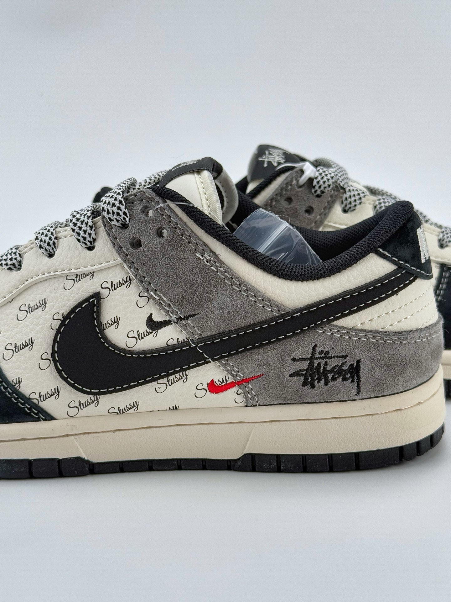 Nike SB Dunk Low x Stussy 蛇年限定 白黑灰三小钩满天星 XF8698-039