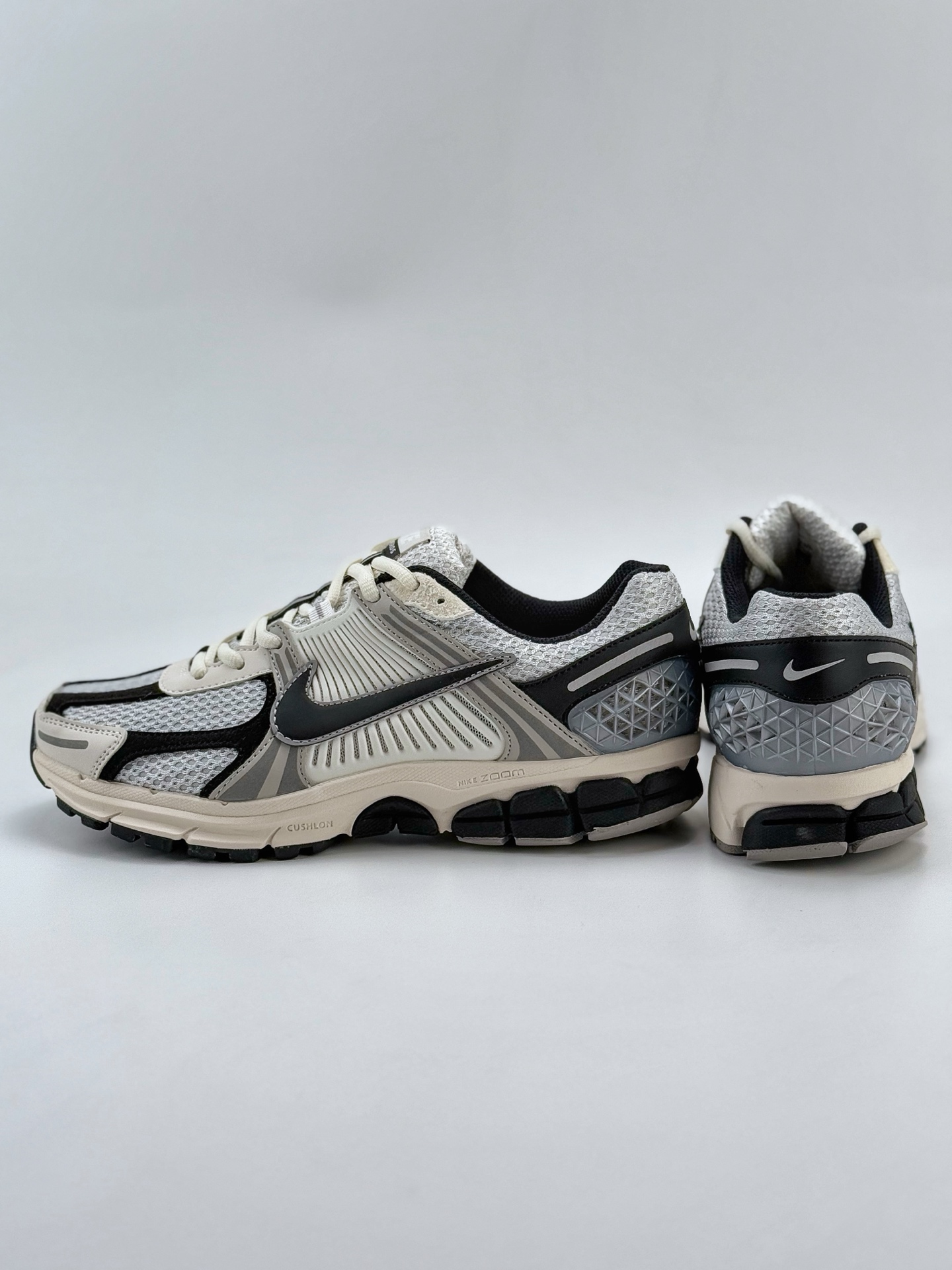 NIKE ZOOM Vomero 5 SP 复古风潮 网面透气运动鞋  HQ1182-001