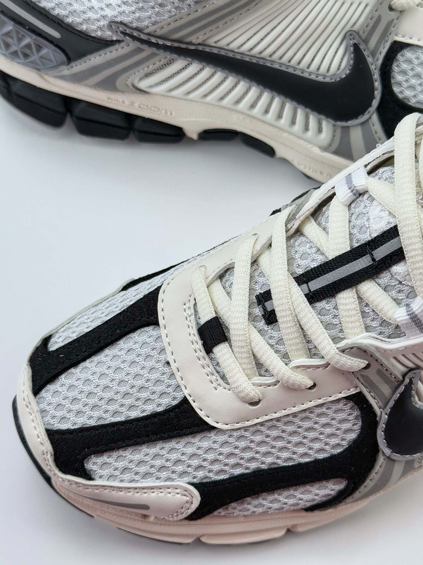 NIKE ZOOM Vomero 5 SP 复古风潮 网面透气运动鞋  HQ1182-001