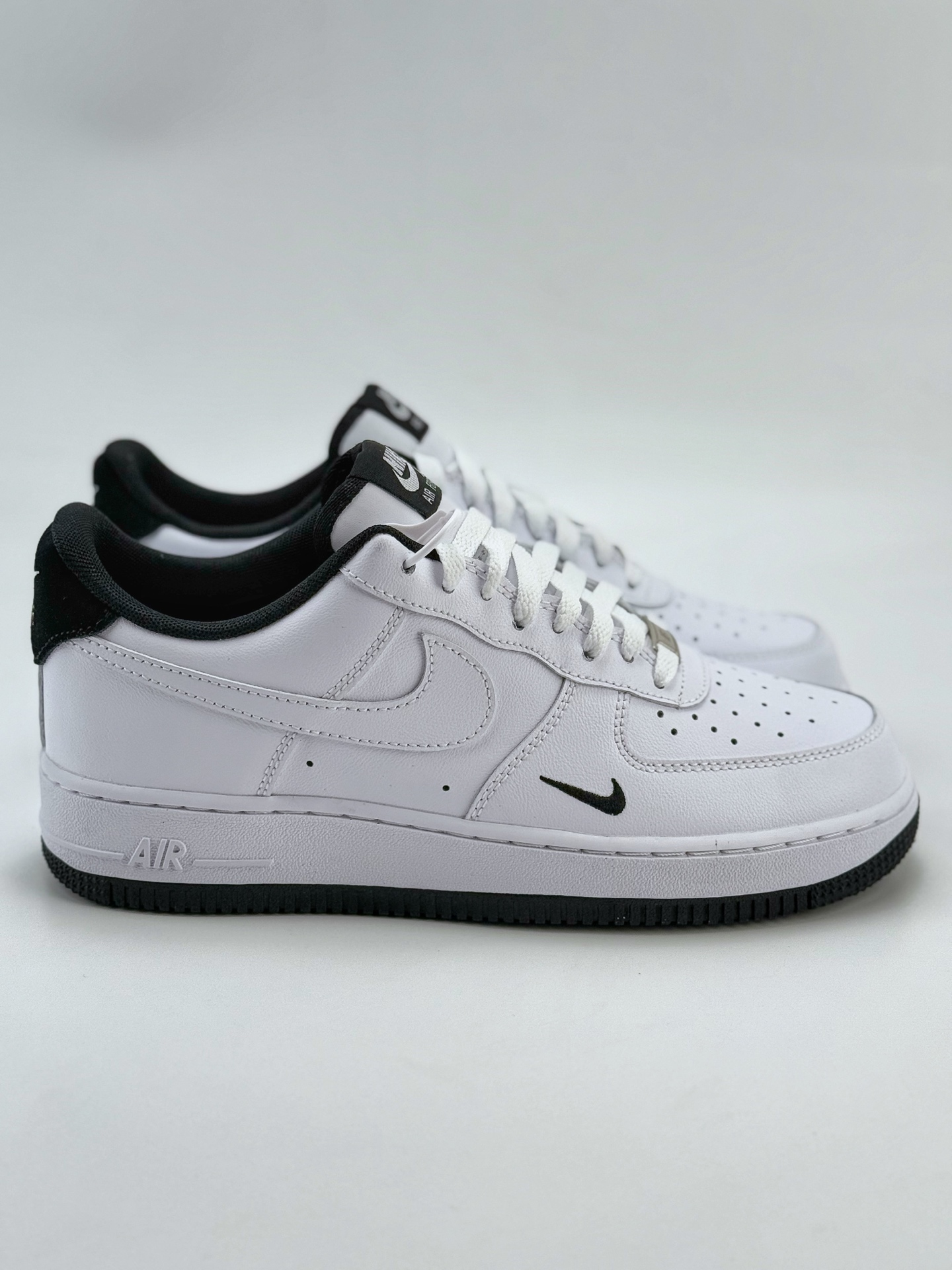Nike Air Force 1 Low 07 白黑小钩  HM9483-101