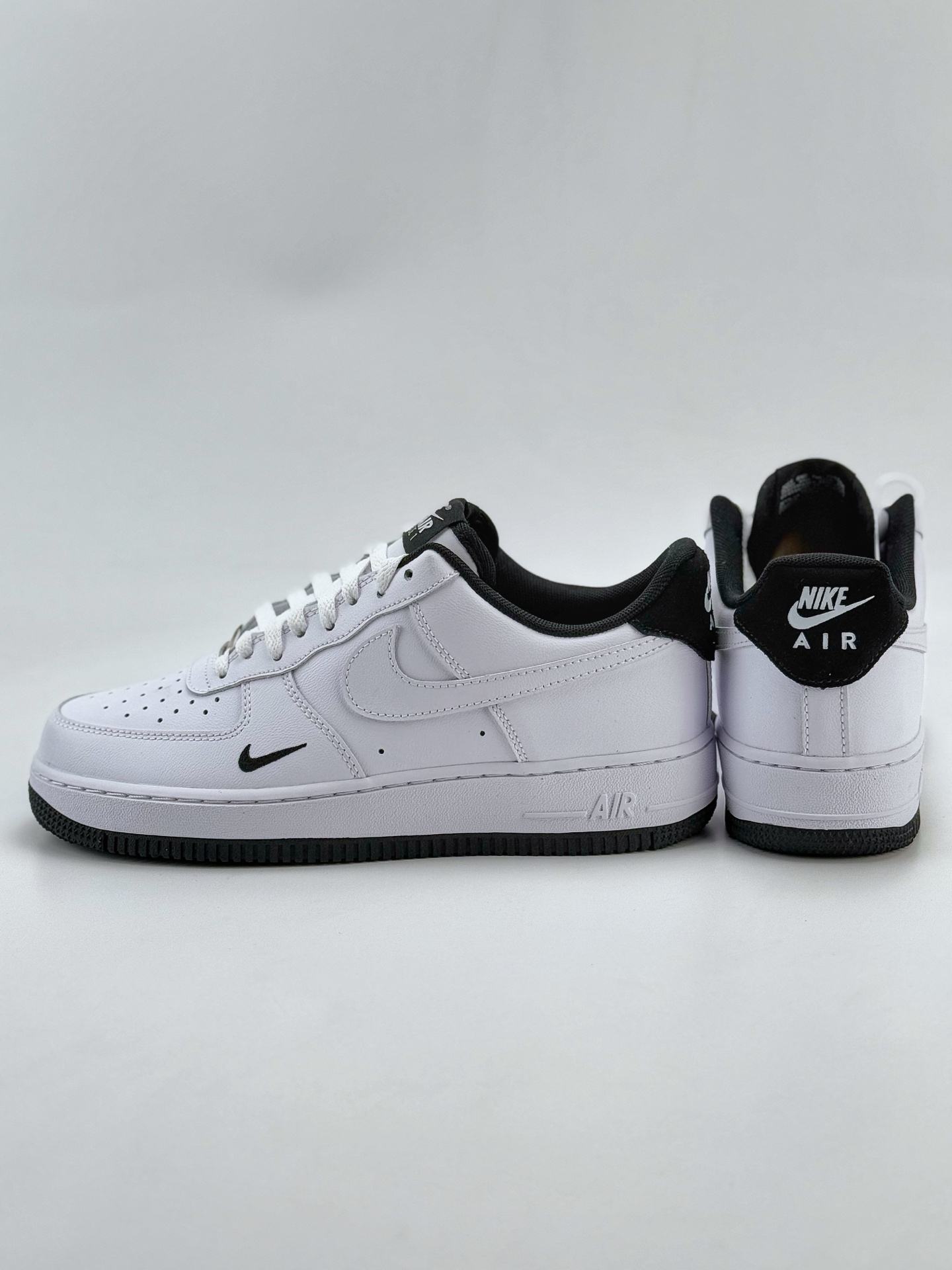 Nike Air Force 1 Low 07 白黑小钩  HM9483-101