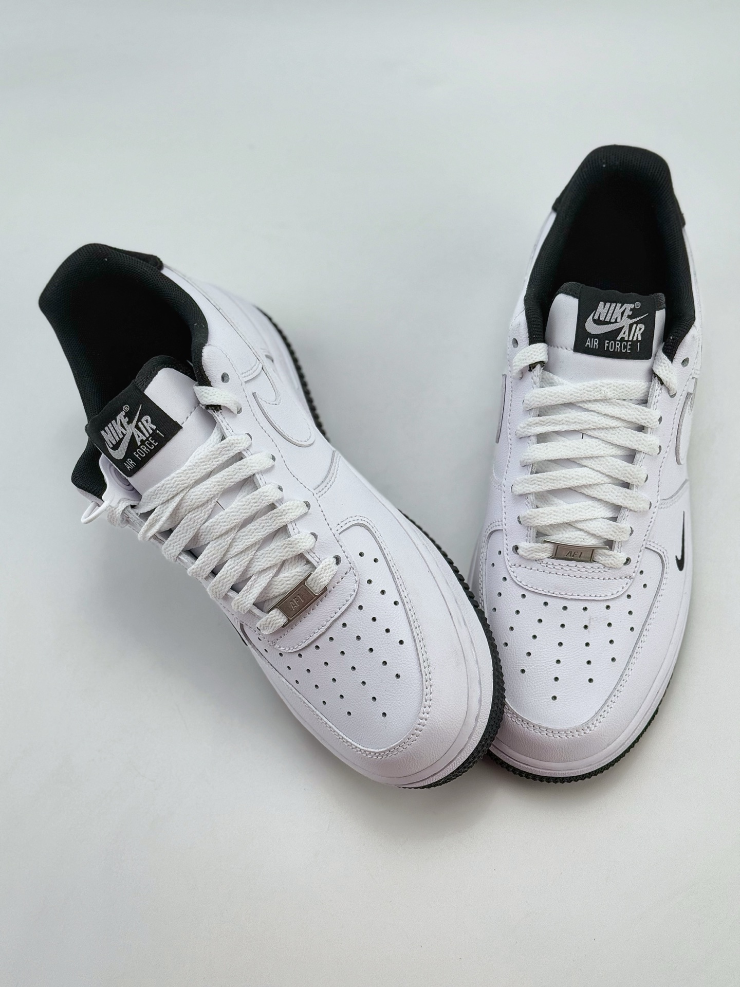 Nike Air Force 1 Low 07 白黑小钩  HM9483-101