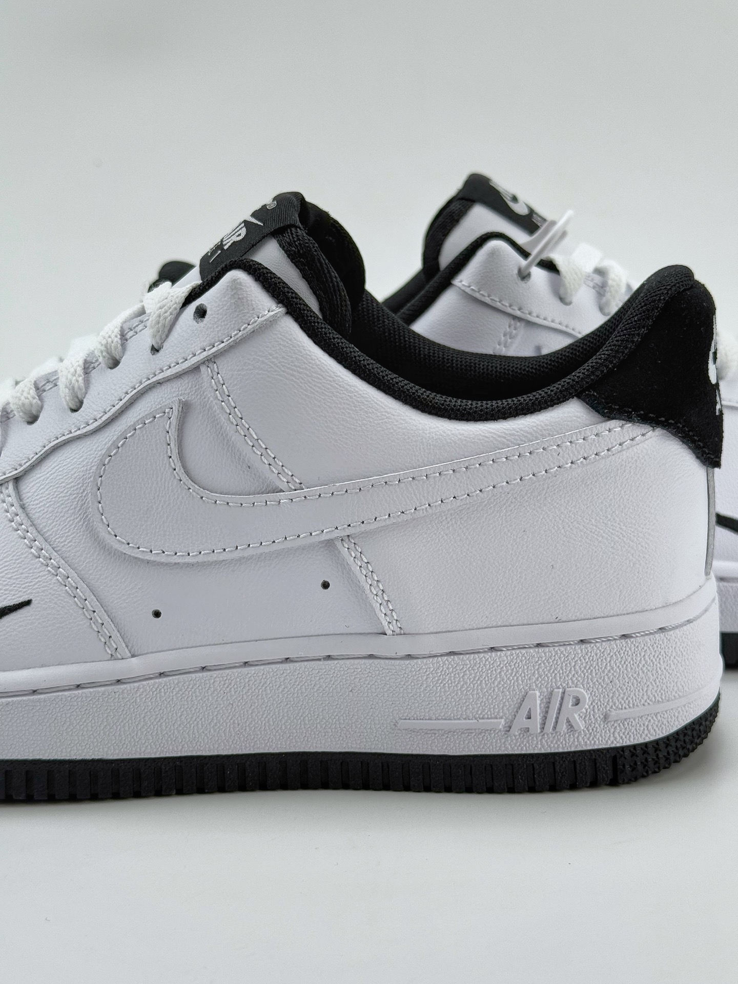 Nike Air Force 1 Low 07 白黑小钩  HM9483-101