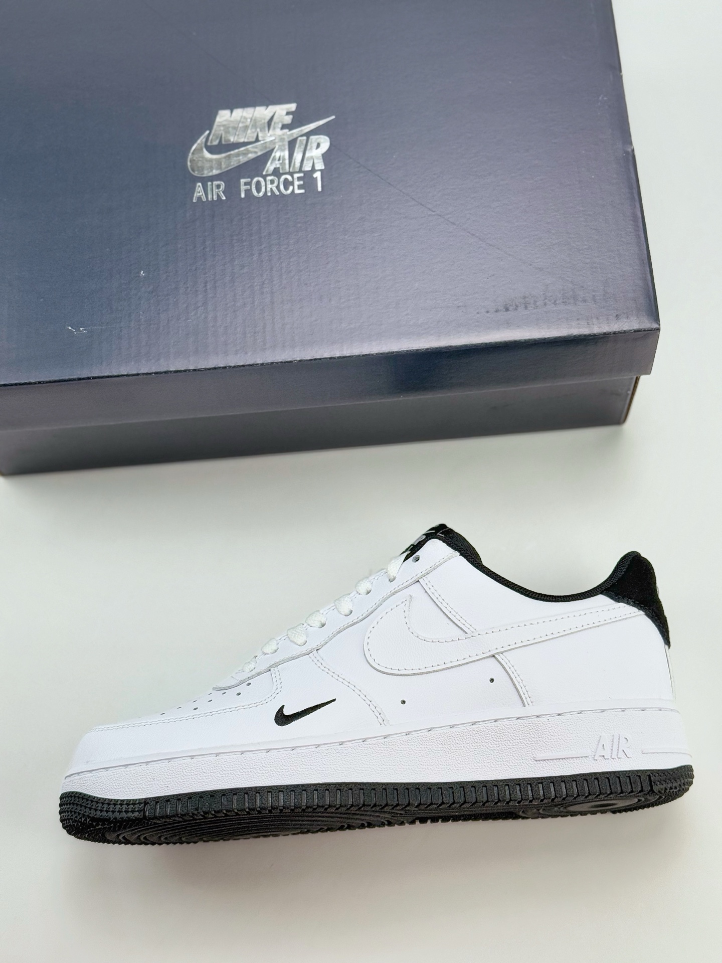 Nike Air Force 1 Low 07 白黑小钩  HM9483-101