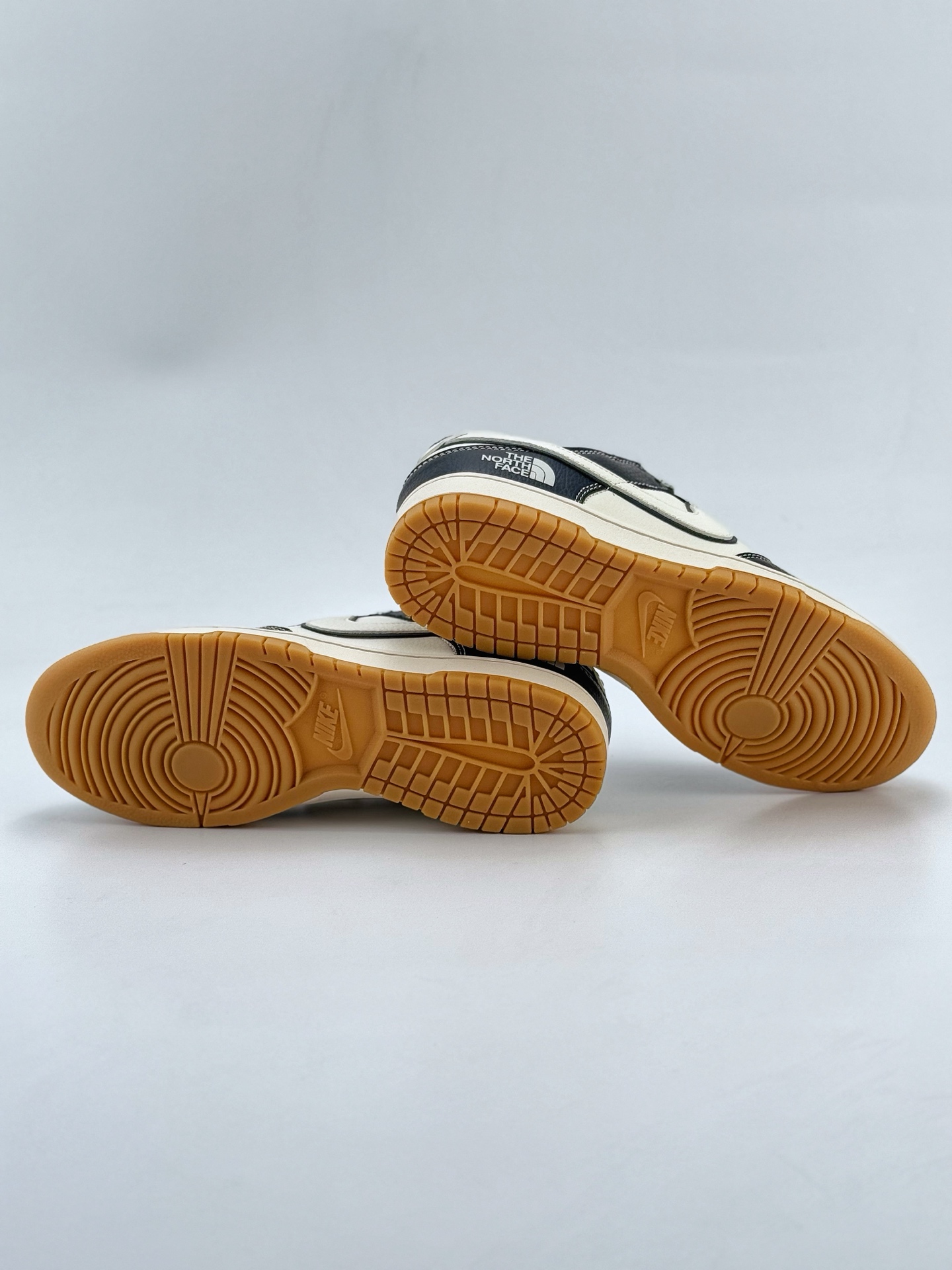 Nike SB Dunk Low x The North Face 白黑小钩满天星  XX3168-119