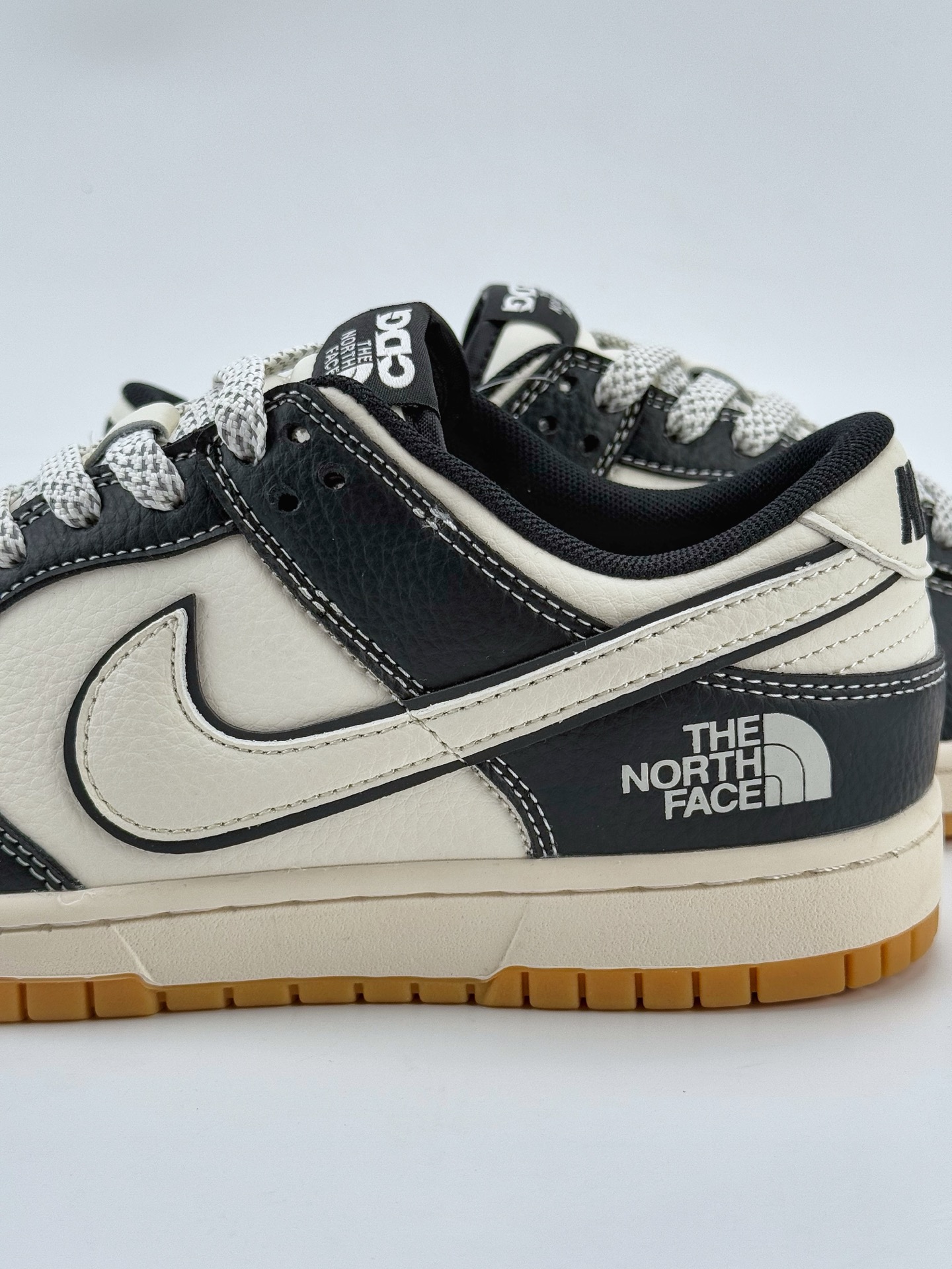 Nike SB Dunk Low x The North Face 白黑小钩满天星  XX3168-119