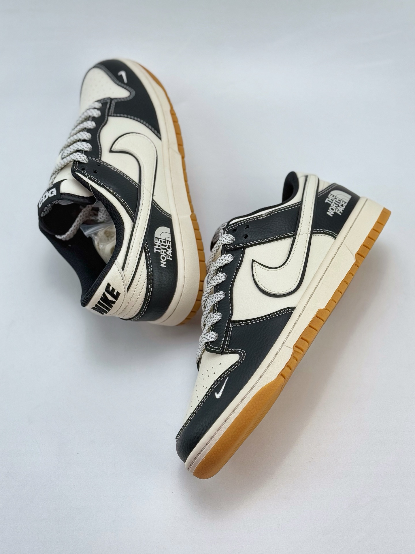 Nike SB Dunk Low x The North Face 白黑小钩满天星  XX3168-119