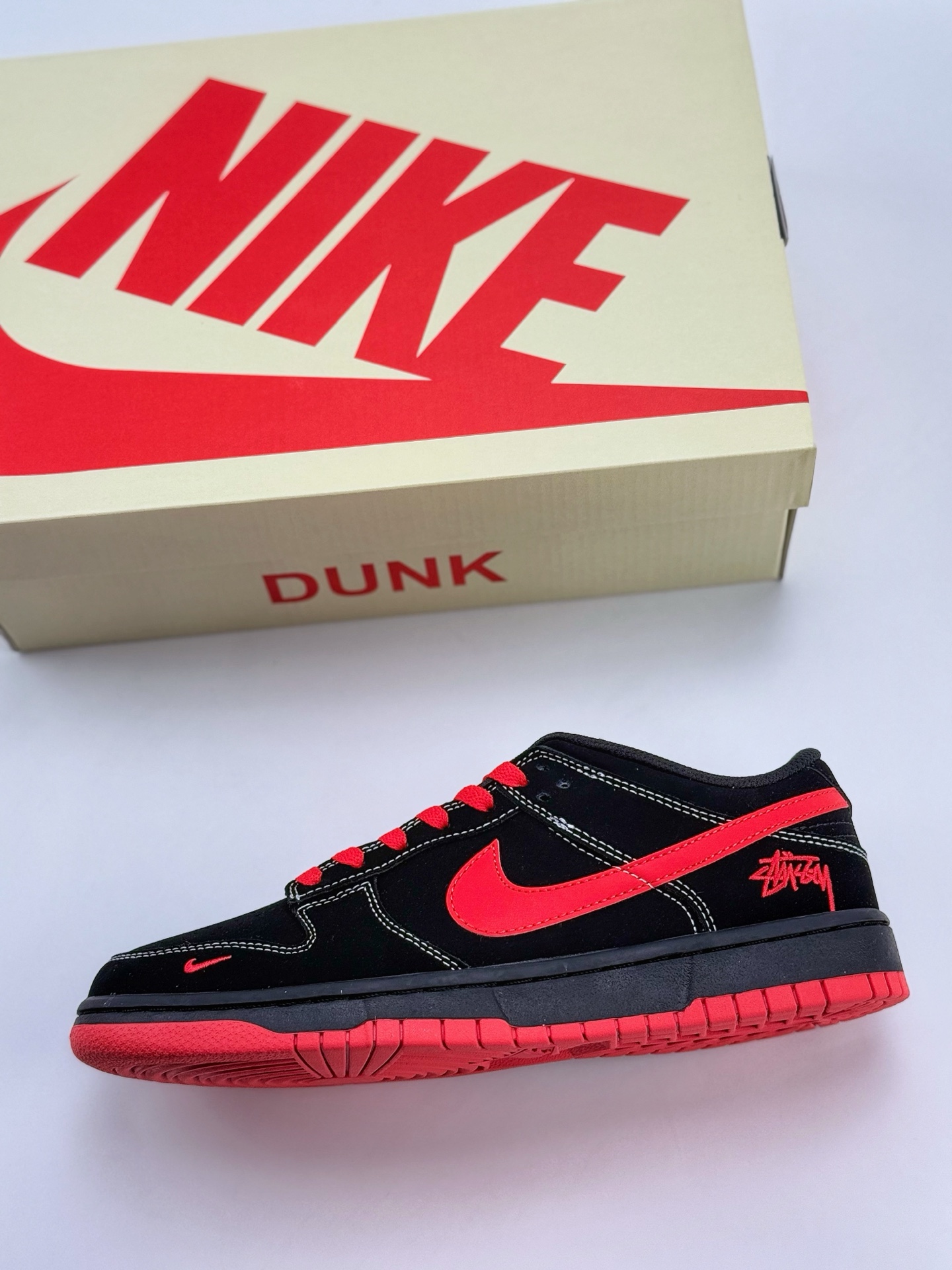 Nike SB Dunk Low x Stussy 黑红小钩 KK1333-028
