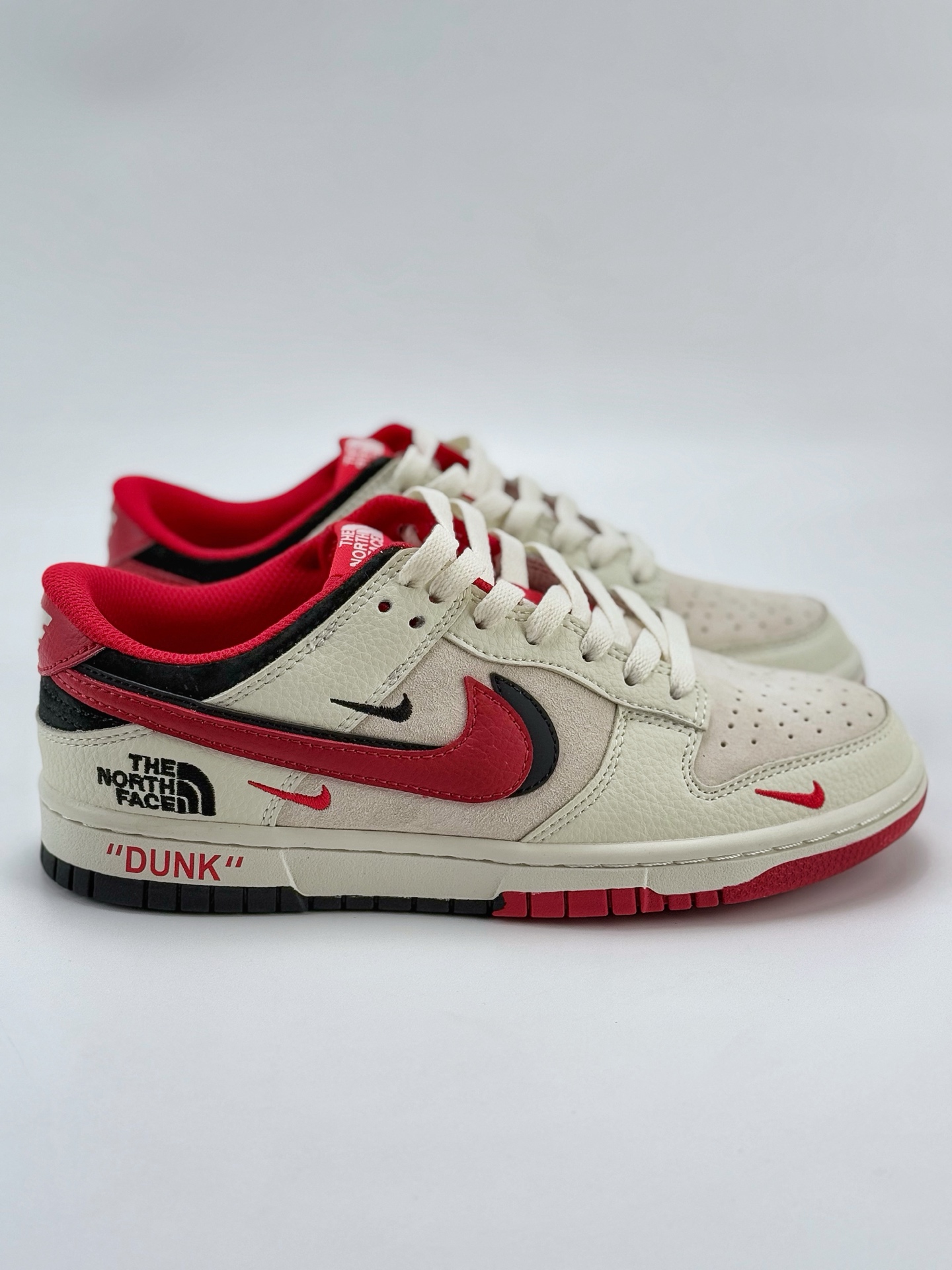 Nike SB Dunk Low x The North Face 白黑红双钩  DJ2024-127