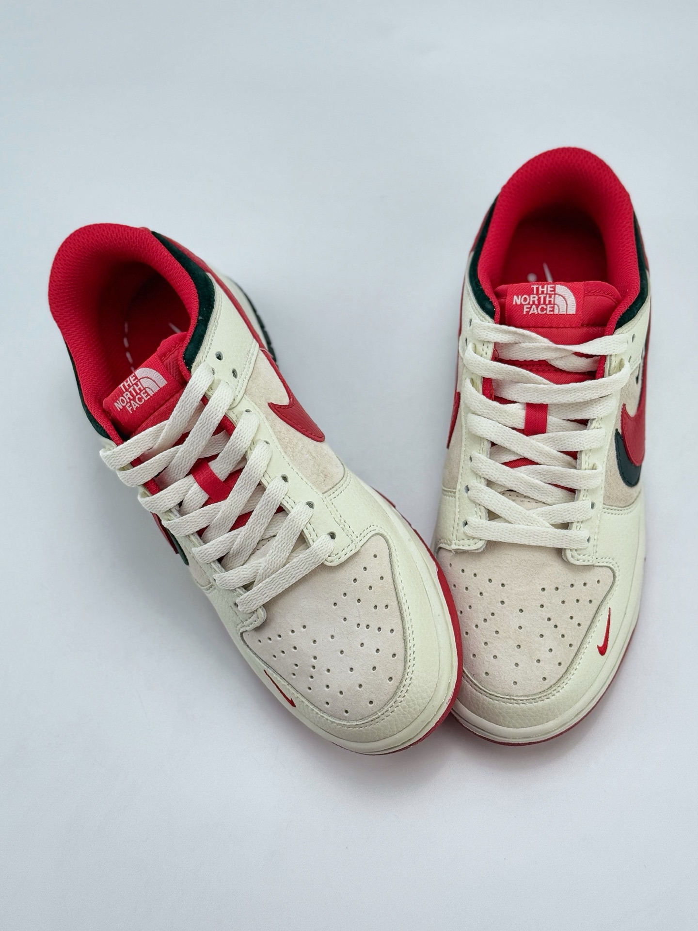 Nike SB Dunk Low x The North Face 白黑红双钩  DJ2024-127