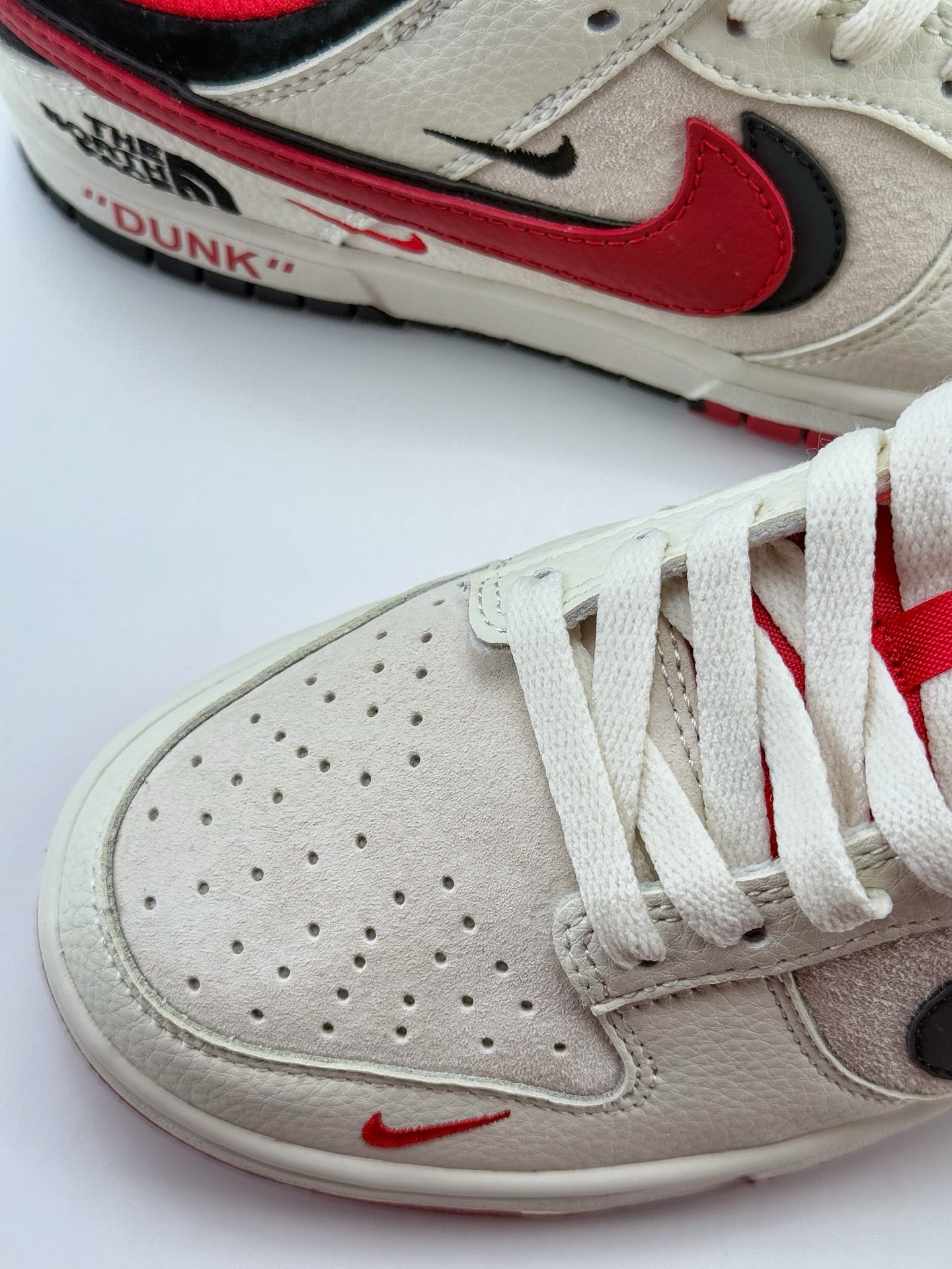 Nike SB Dunk Low x The North Face 白黑红双钩  DJ2024-127