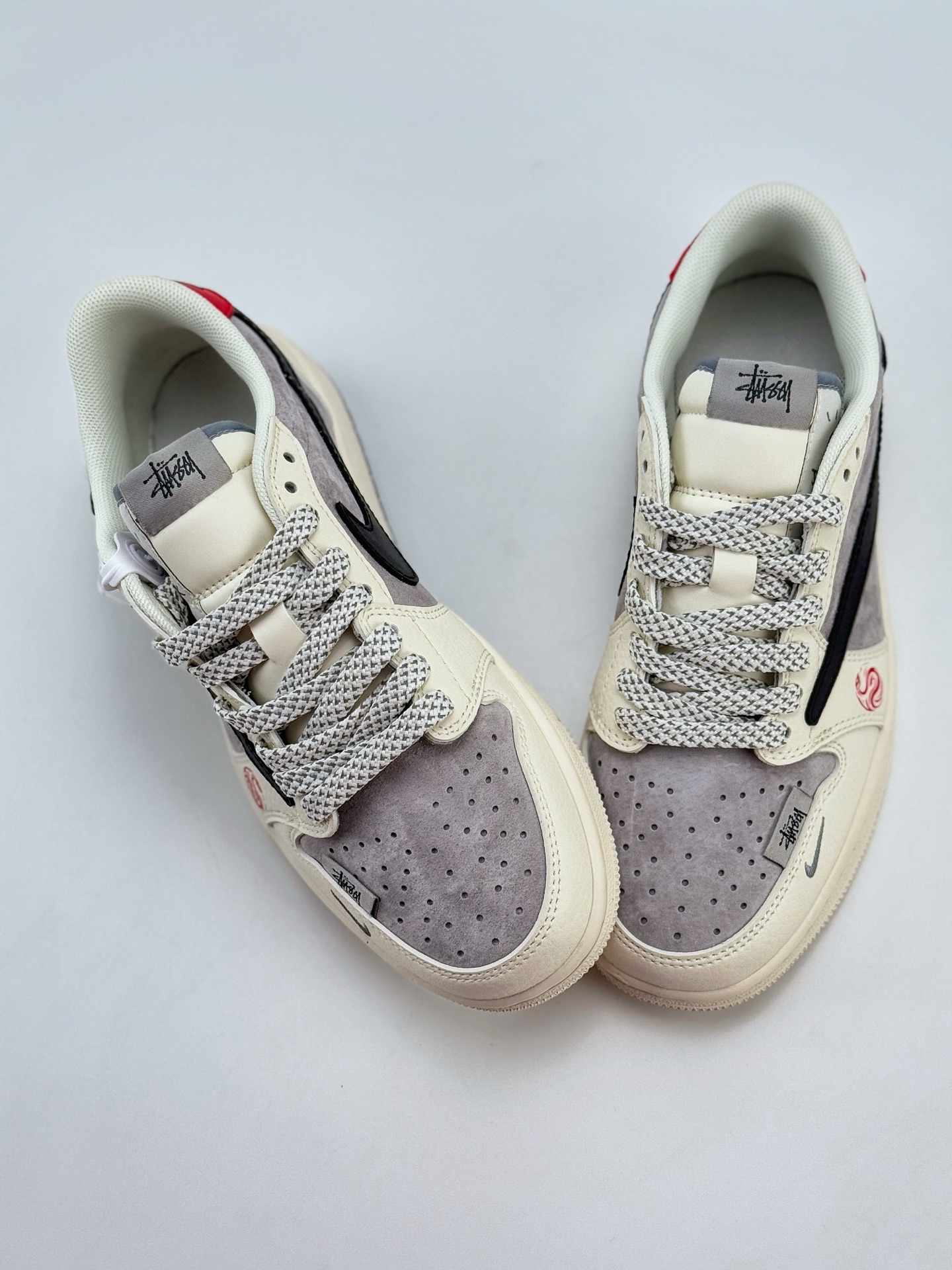 Travis Scott x Nike Air Jordan 1 Low x Stussy Air Jordan 1 Low 反转白黑小钩翻毛倒钩 SJ2068-142