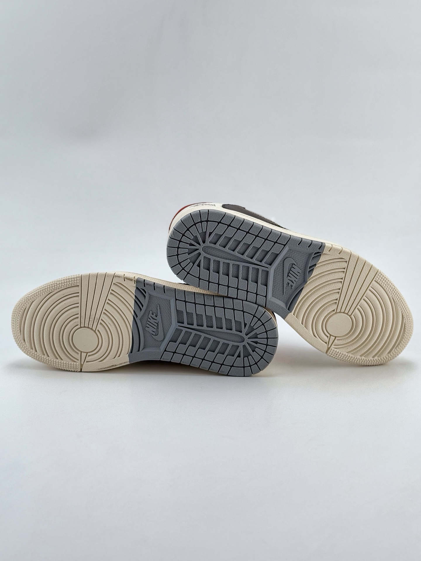 Travis Scott x Nike Air Jordan 1 Low x Stussy Air Jordan 1 Low 反转白黑小钩翻毛倒钩 SJ2068-142