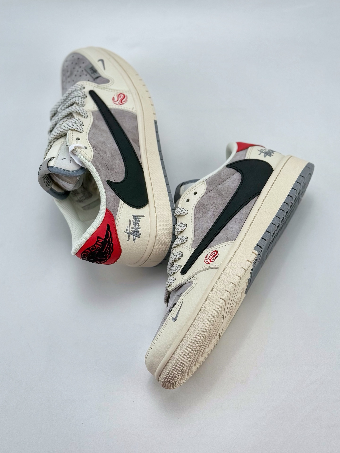 Travis Scott x Nike Air Jordan 1 Low x Stussy Air Jordan 1 Low 反转白黑小钩翻毛倒钩 SJ2068-142