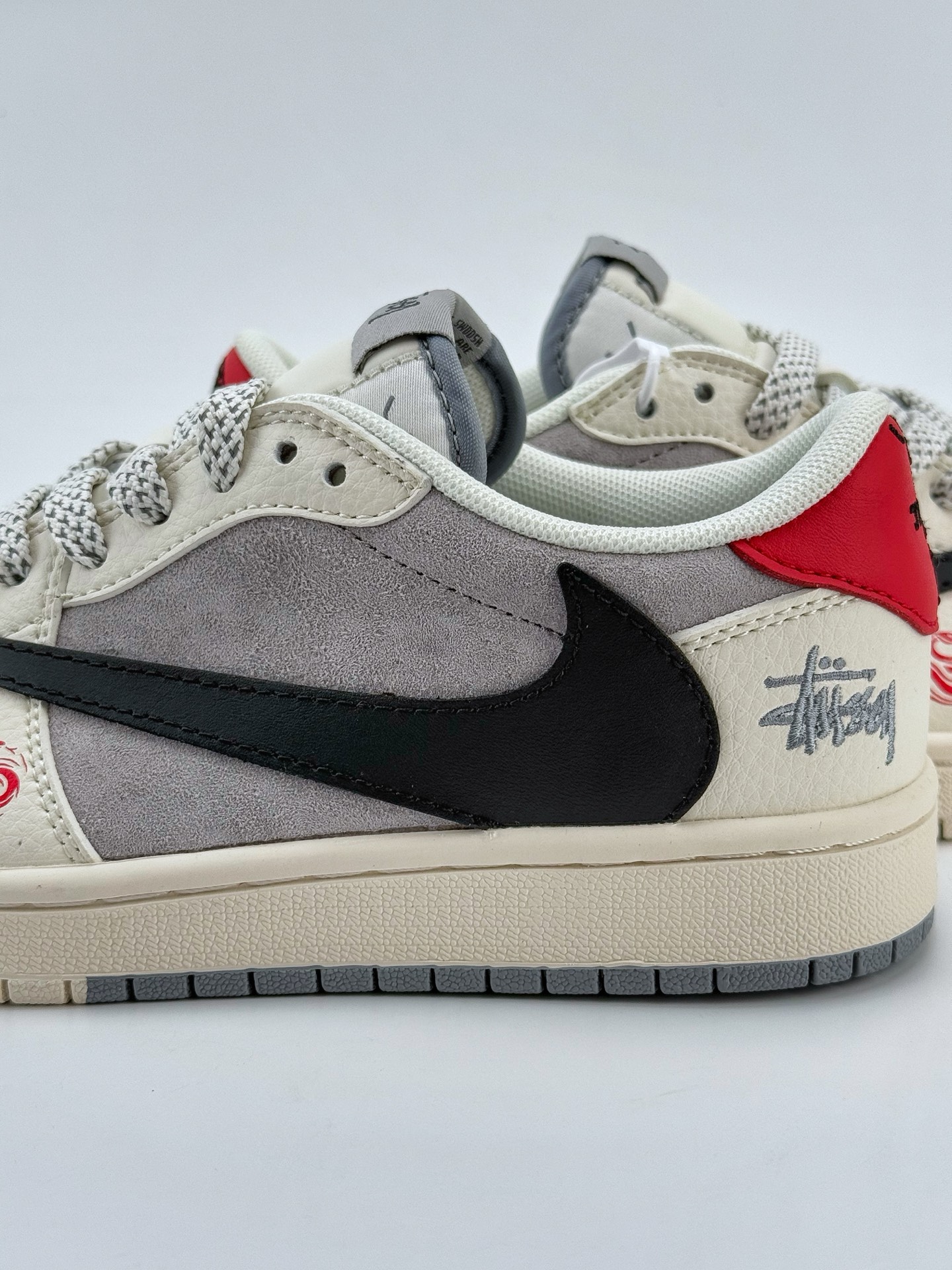 Travis Scott x Nike Air Jordan 1 Low x Stussy Air Jordan 1 Low 反转白黑小钩翻毛倒钩 SJ2068-142