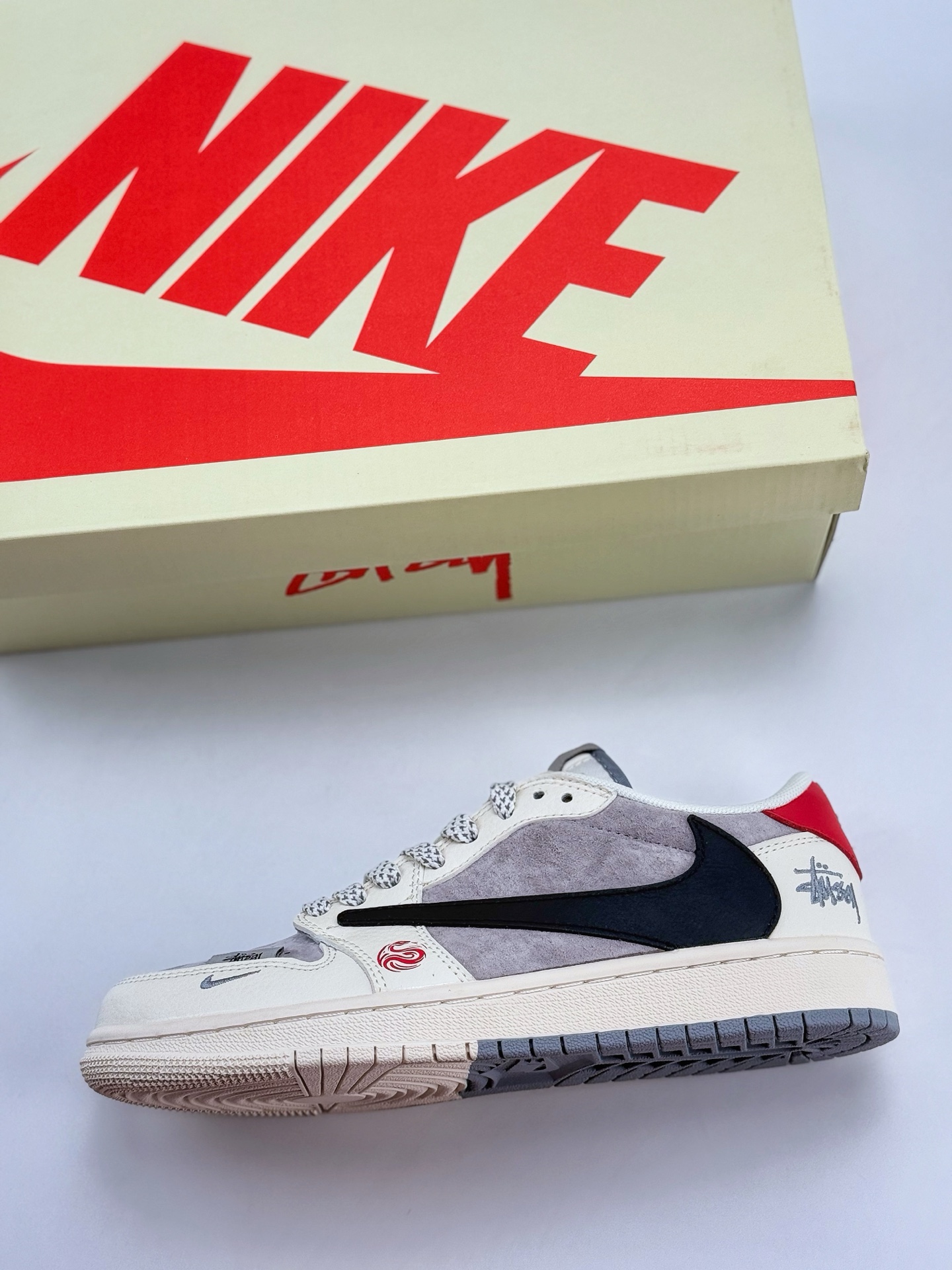 Travis Scott x Nike Air Jordan 1 Low x Stussy Air Jordan 1 Low 反转白黑小钩翻毛倒钩 SJ2068-142