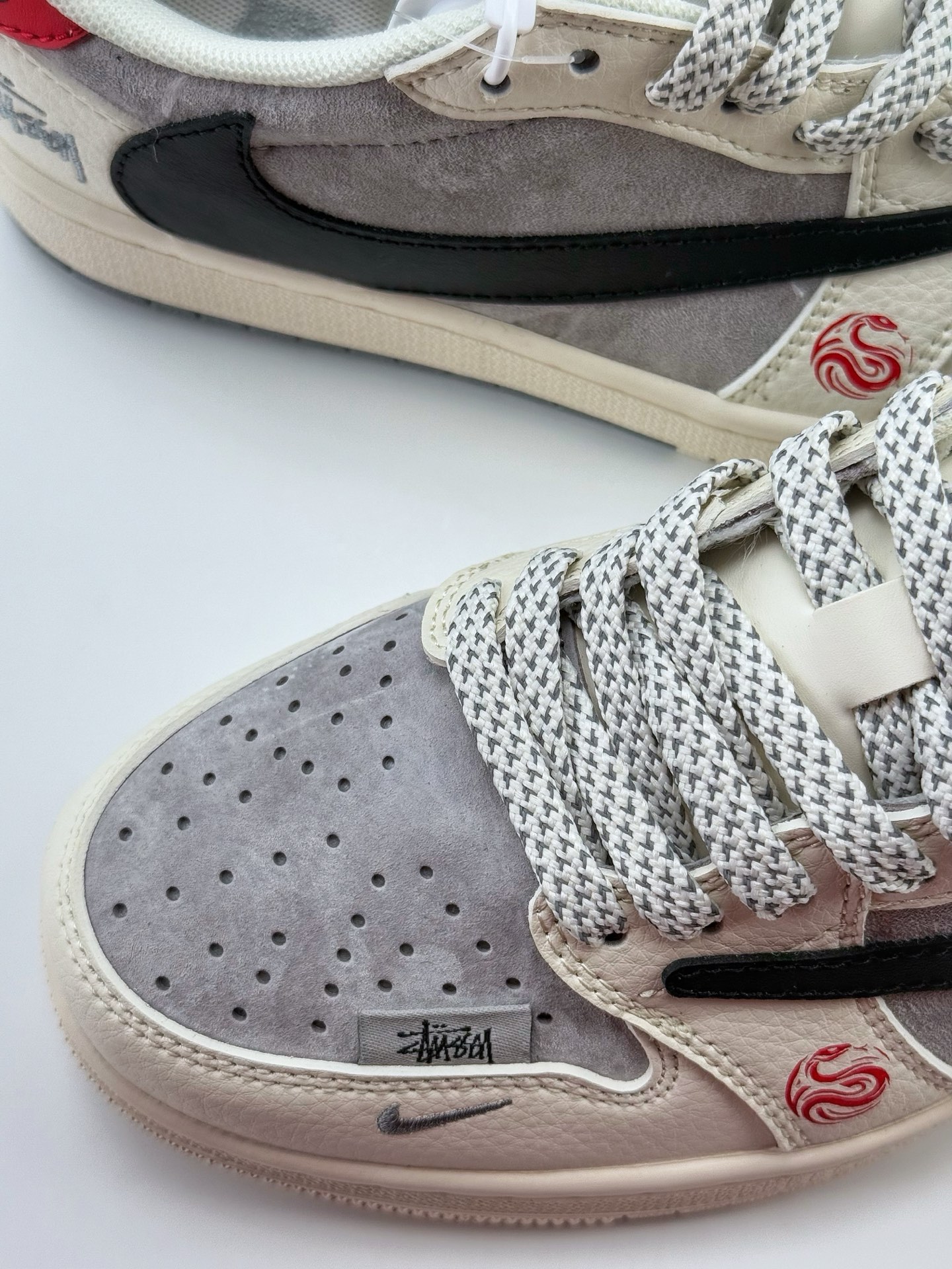 Travis Scott x Nike Air Jordan 1 Low x Stussy Air Jordan 1 Low 反转白黑小钩翻毛倒钩 SJ2068-142
