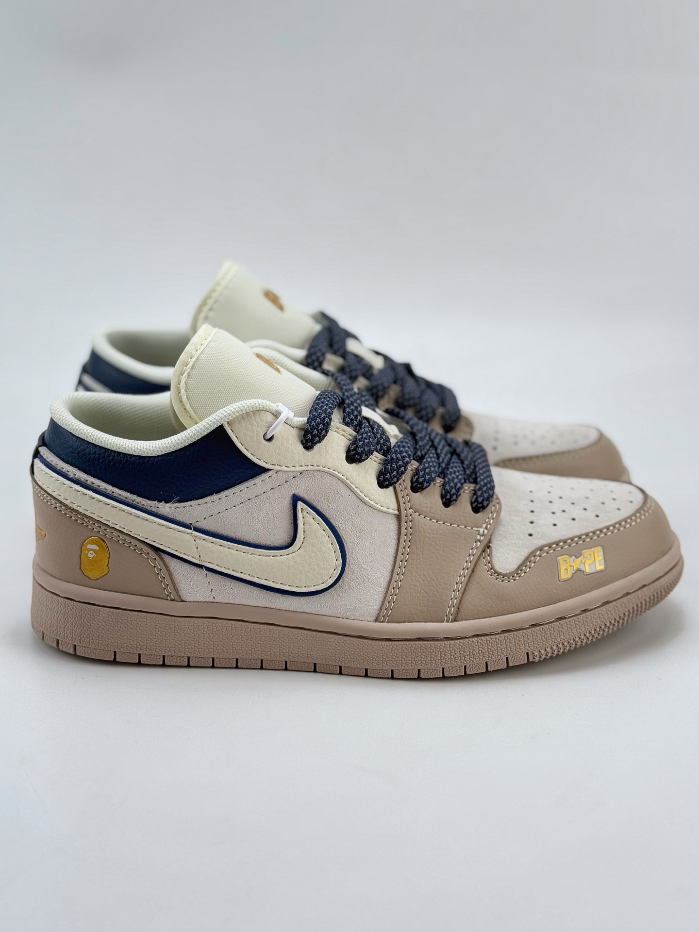 Air Jordan 1 Retro Low x BAPE 米灰蓝满天星 XF8698-036