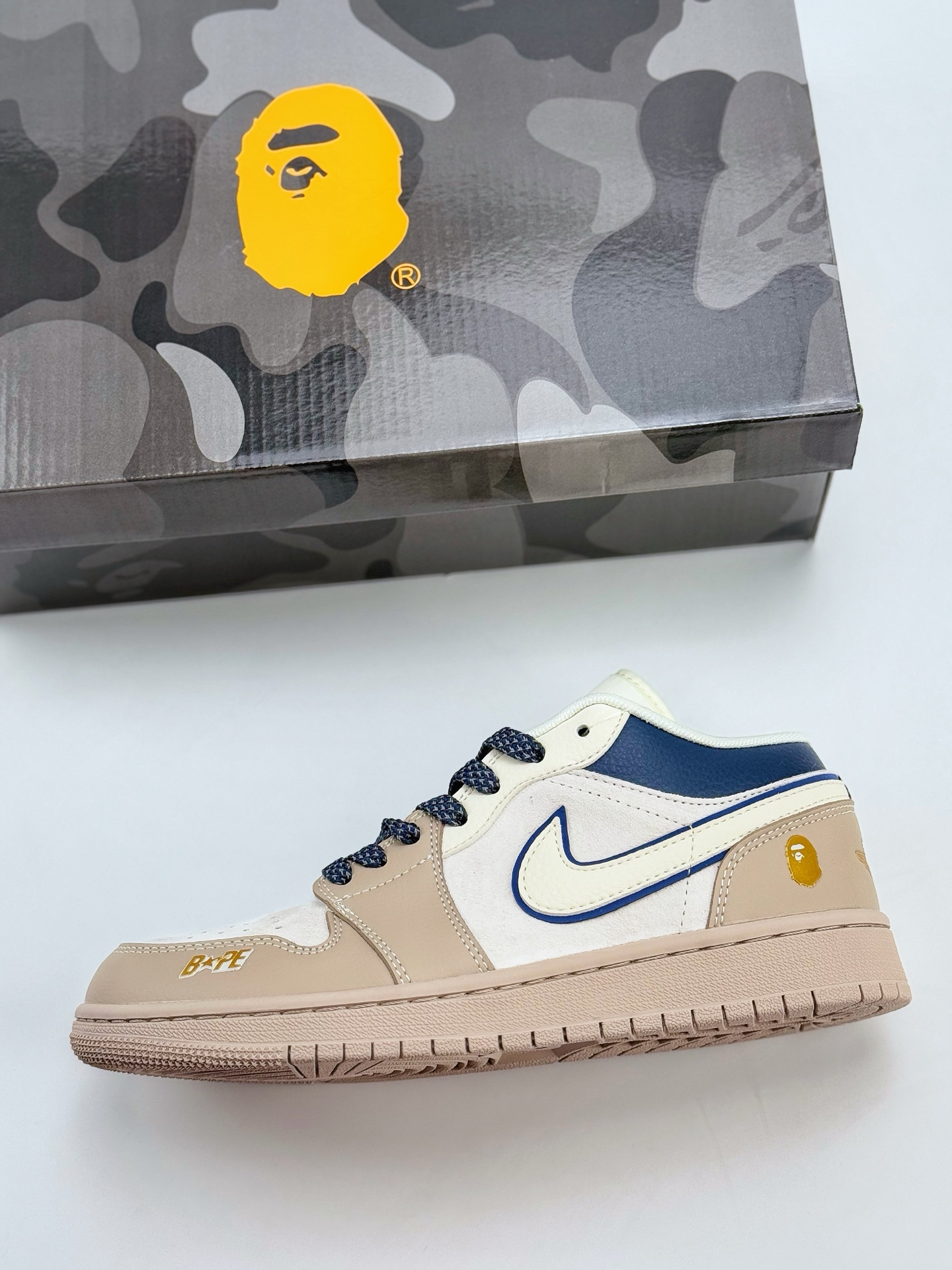 Air Jordan 1 Retro Low x BAPE 米灰蓝满天星 XF8698-036