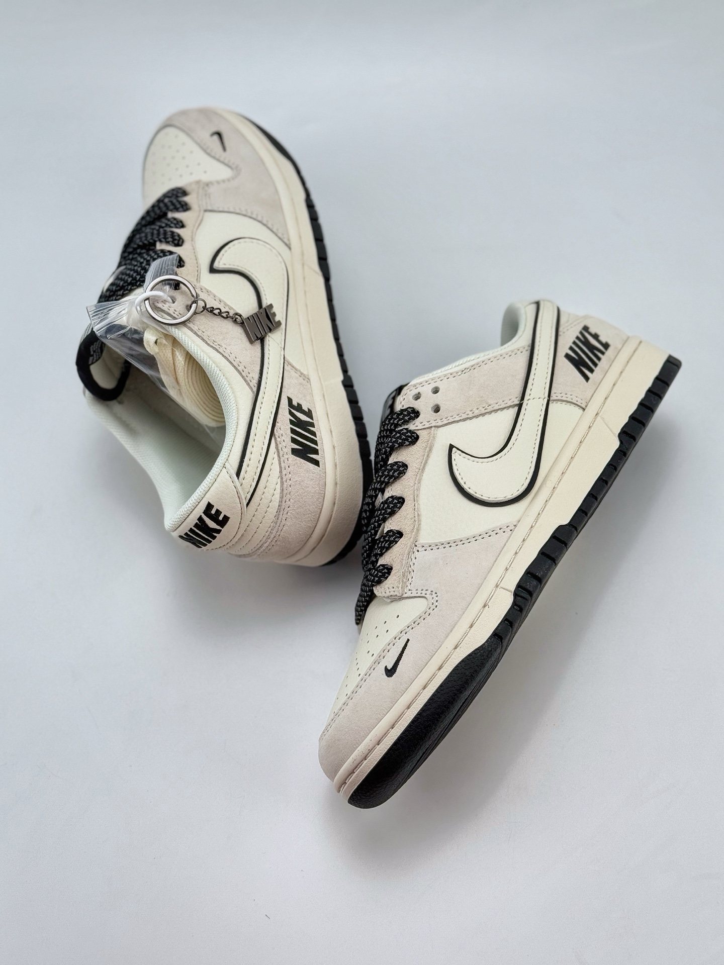 Nike SB Dunk Low 耐克白黑三小钩满天星  BB7518-023