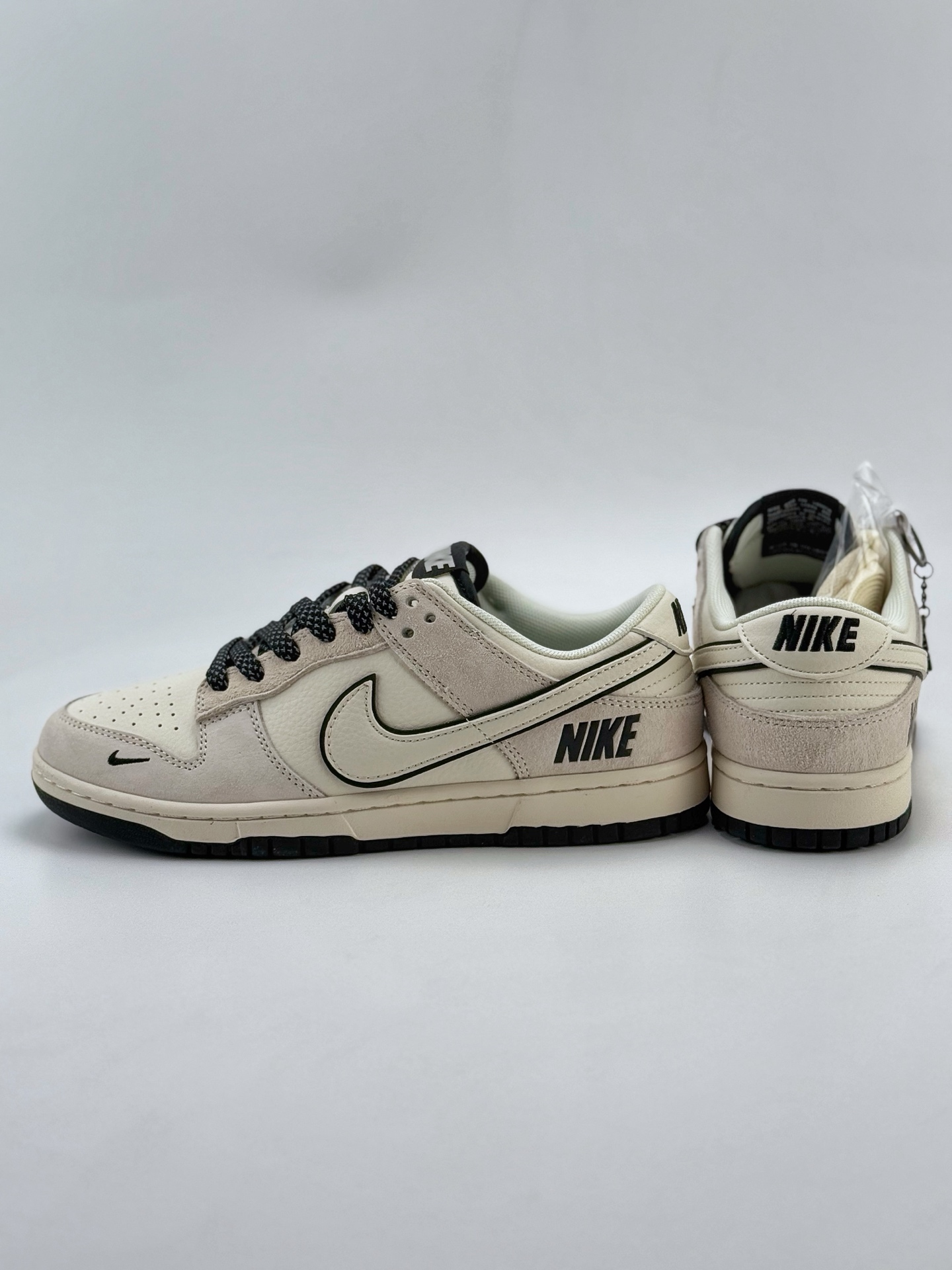 Nike SB Dunk Low 耐克白黑三小钩满天星  BB7518-023