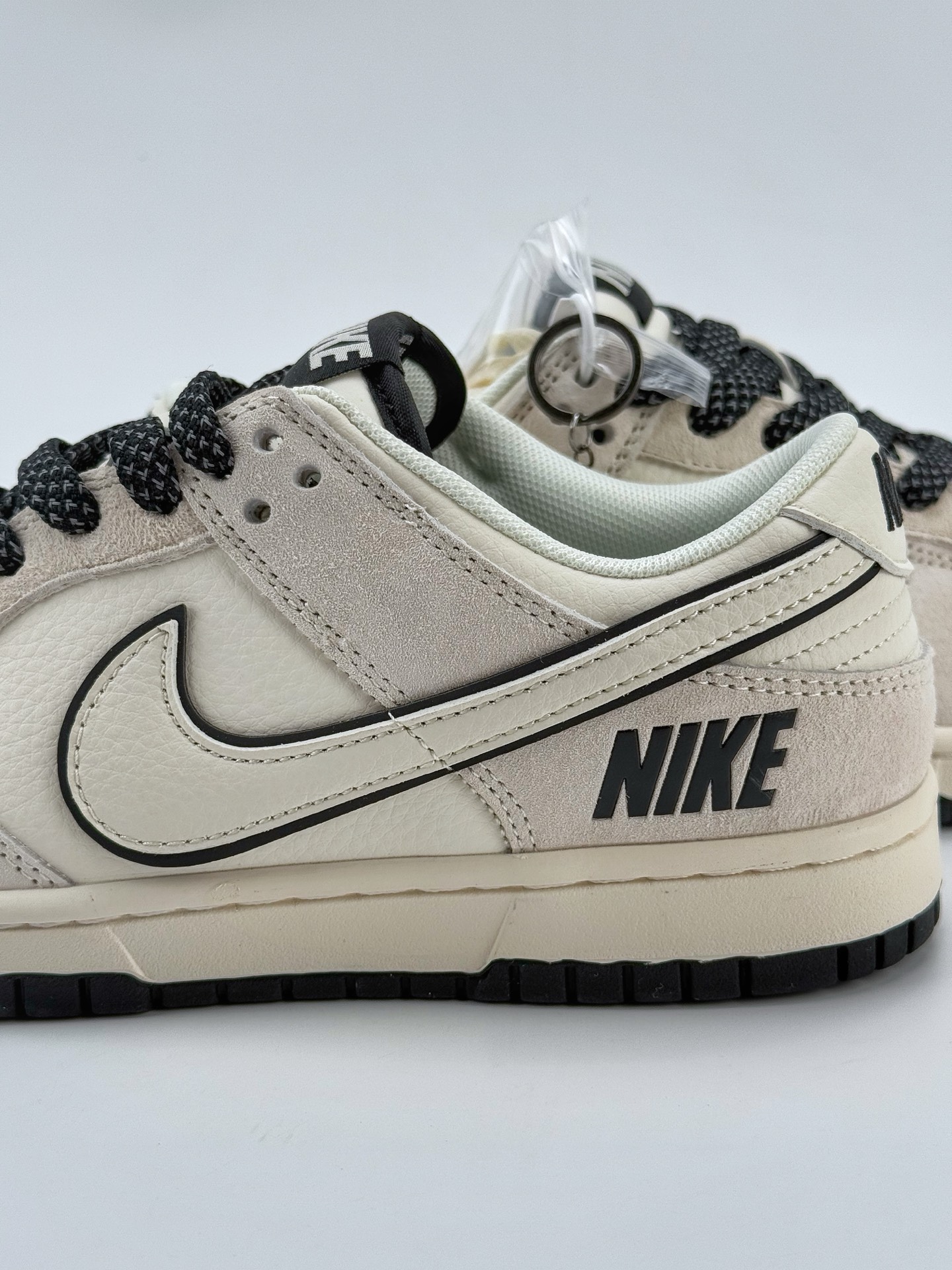Nike SB Dunk Low 耐克白黑三小钩满天星  BB7518-023