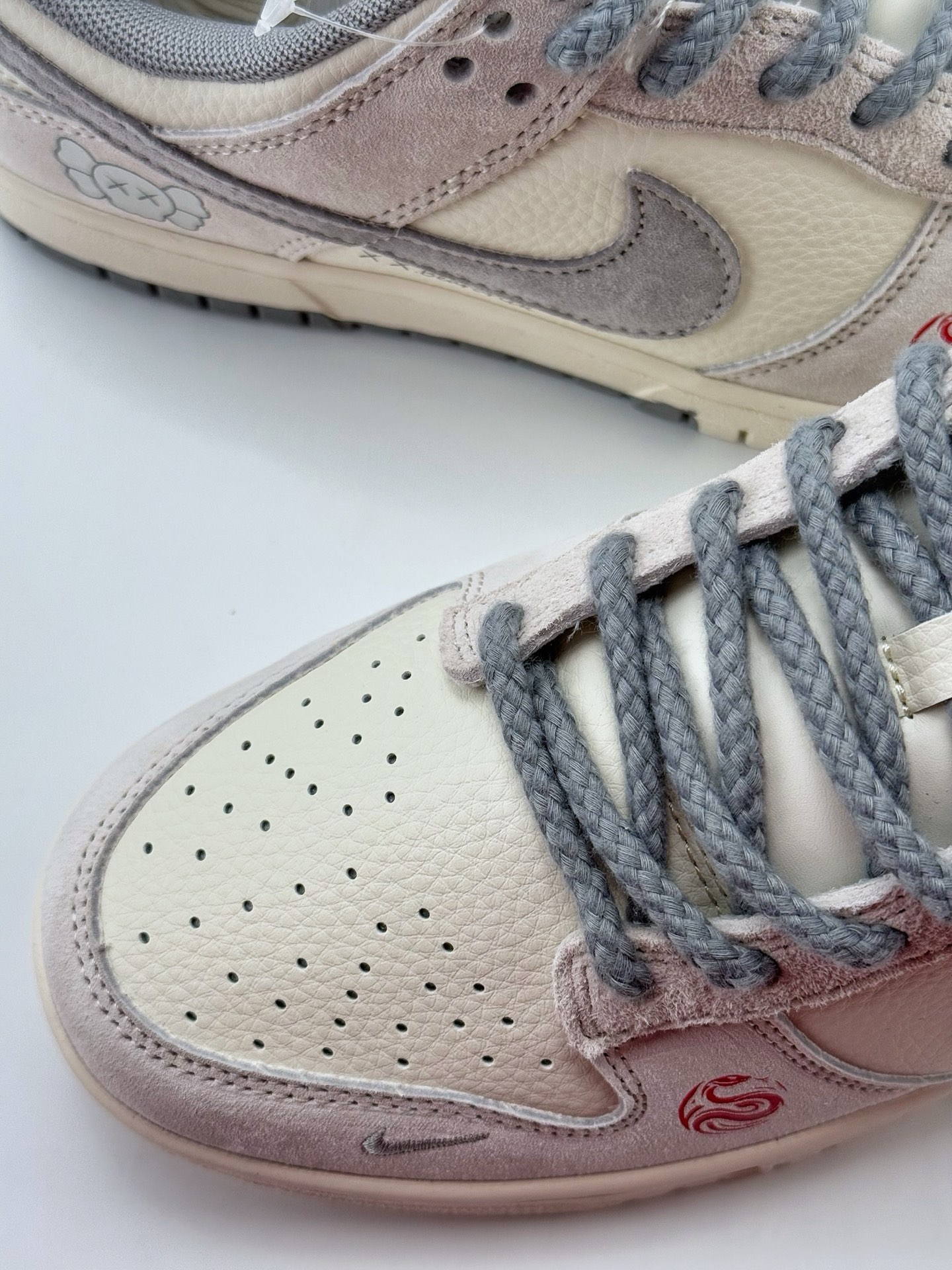 Nike SB Dunk Low x Bearbrick 白灰麻绳鞋带  YX5066-250