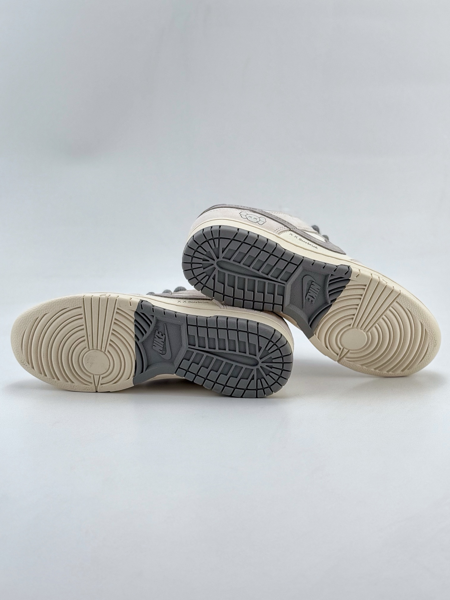 Nike SB Dunk Low x Bearbrick 白灰麻绳鞋带  YX5066-250