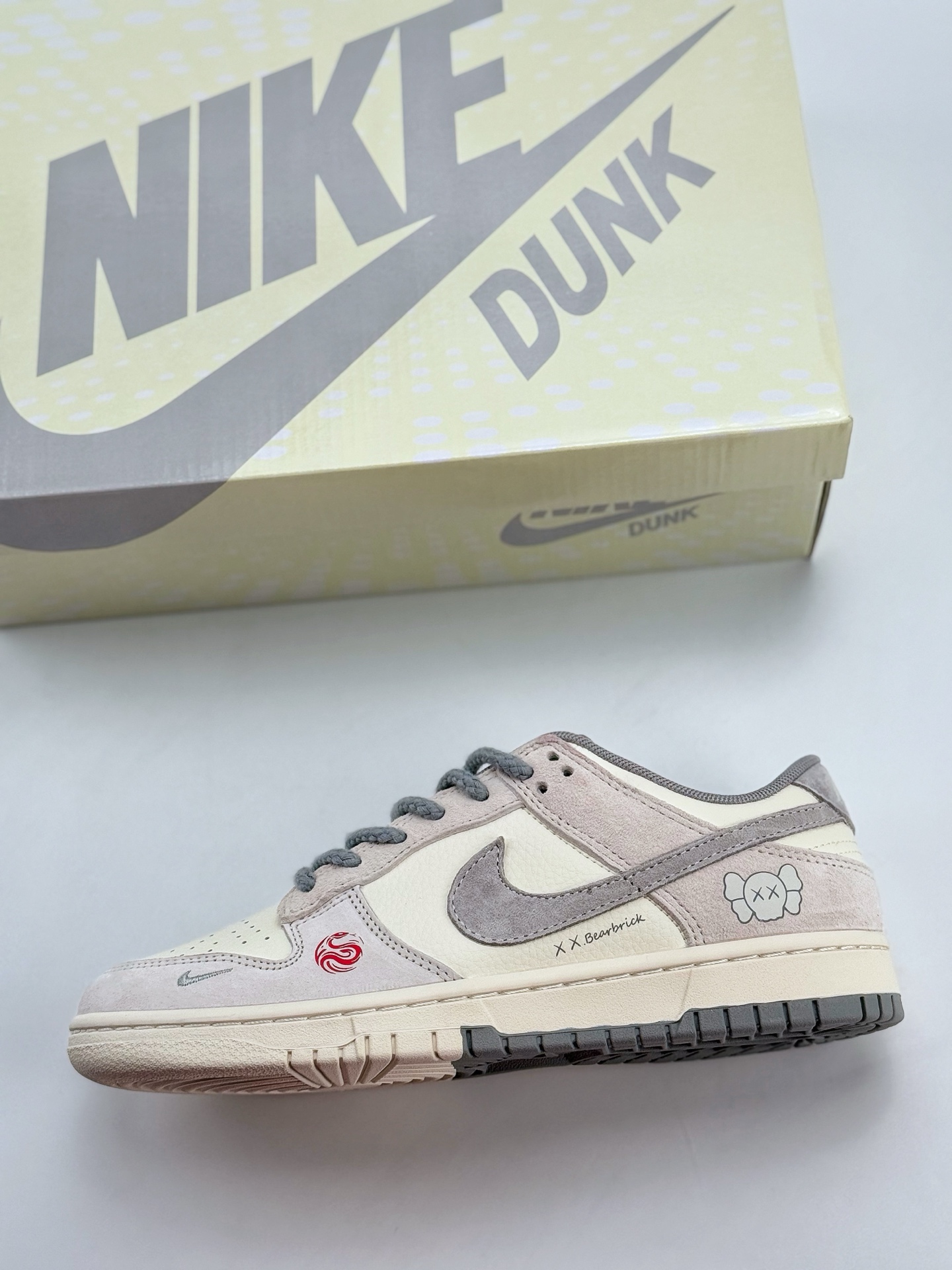 Nike SB Dunk Low x Bearbrick 白灰麻绳鞋带  YX5066-250