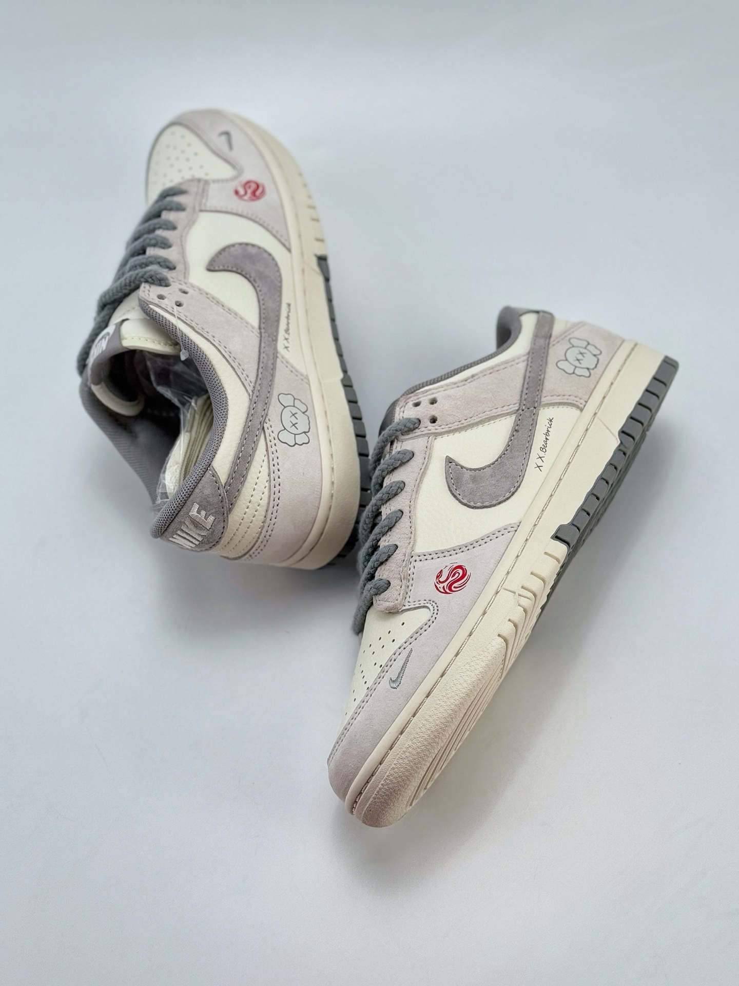 Nike SB Dunk Low x Bearbrick 白灰麻绳鞋带  YX5066-250