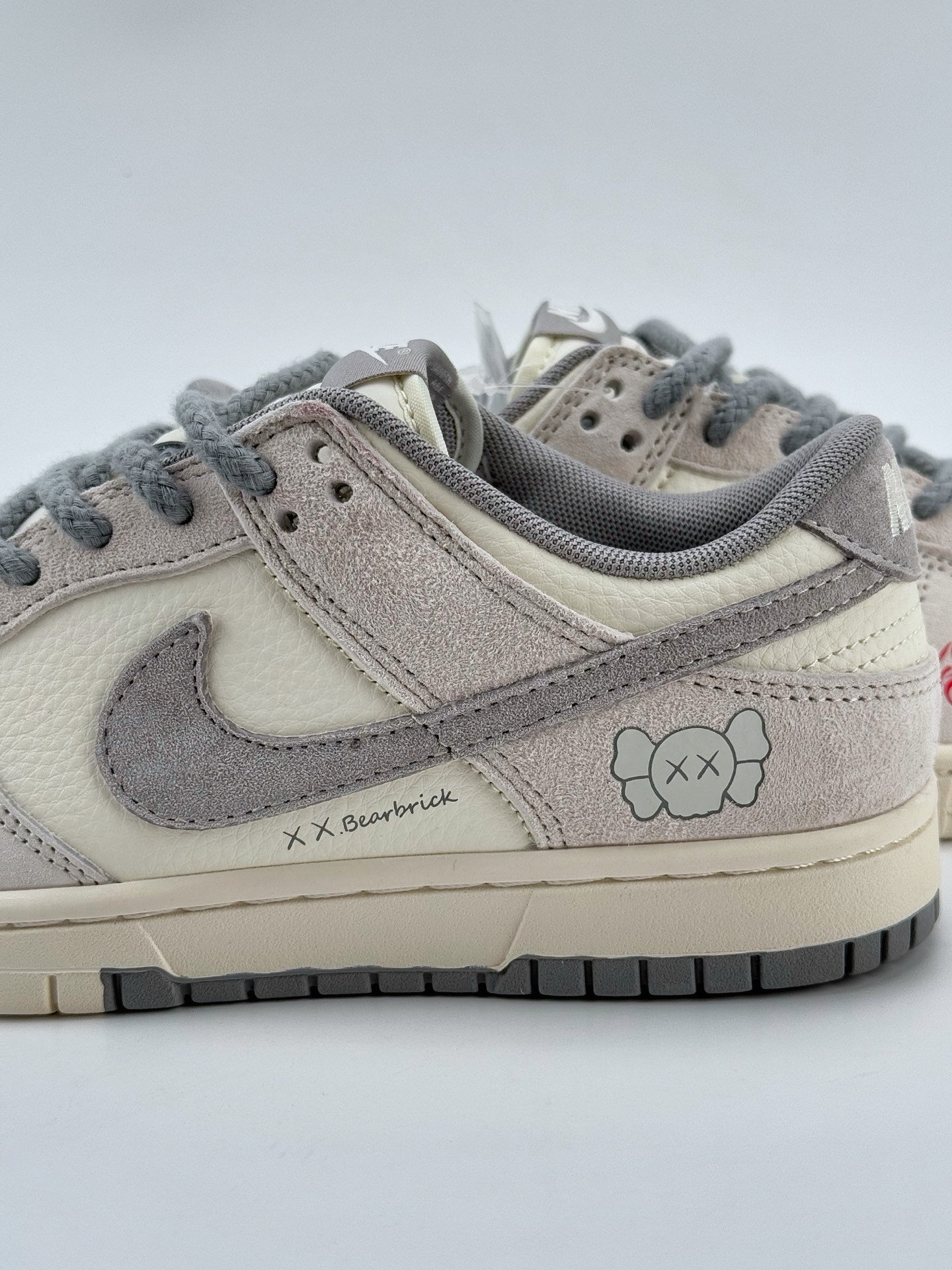 Nike SB Dunk Low x Bearbrick 白灰麻绳鞋带  YX5066-250