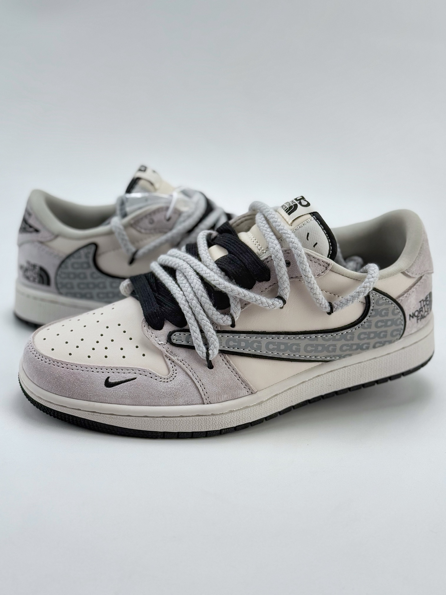 Travis Scott x Nike Air Jordan 1 Low x The North Face x CDG Air Jordan 1 Low 反转白黑小钩绑带翻毛倒钩  XX3318-516
